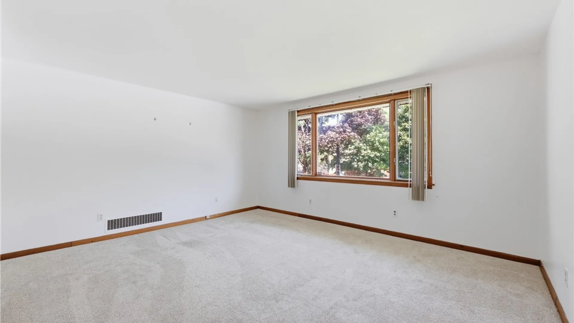 Property at 176 15th Street, Buffalo, NY 14213 6