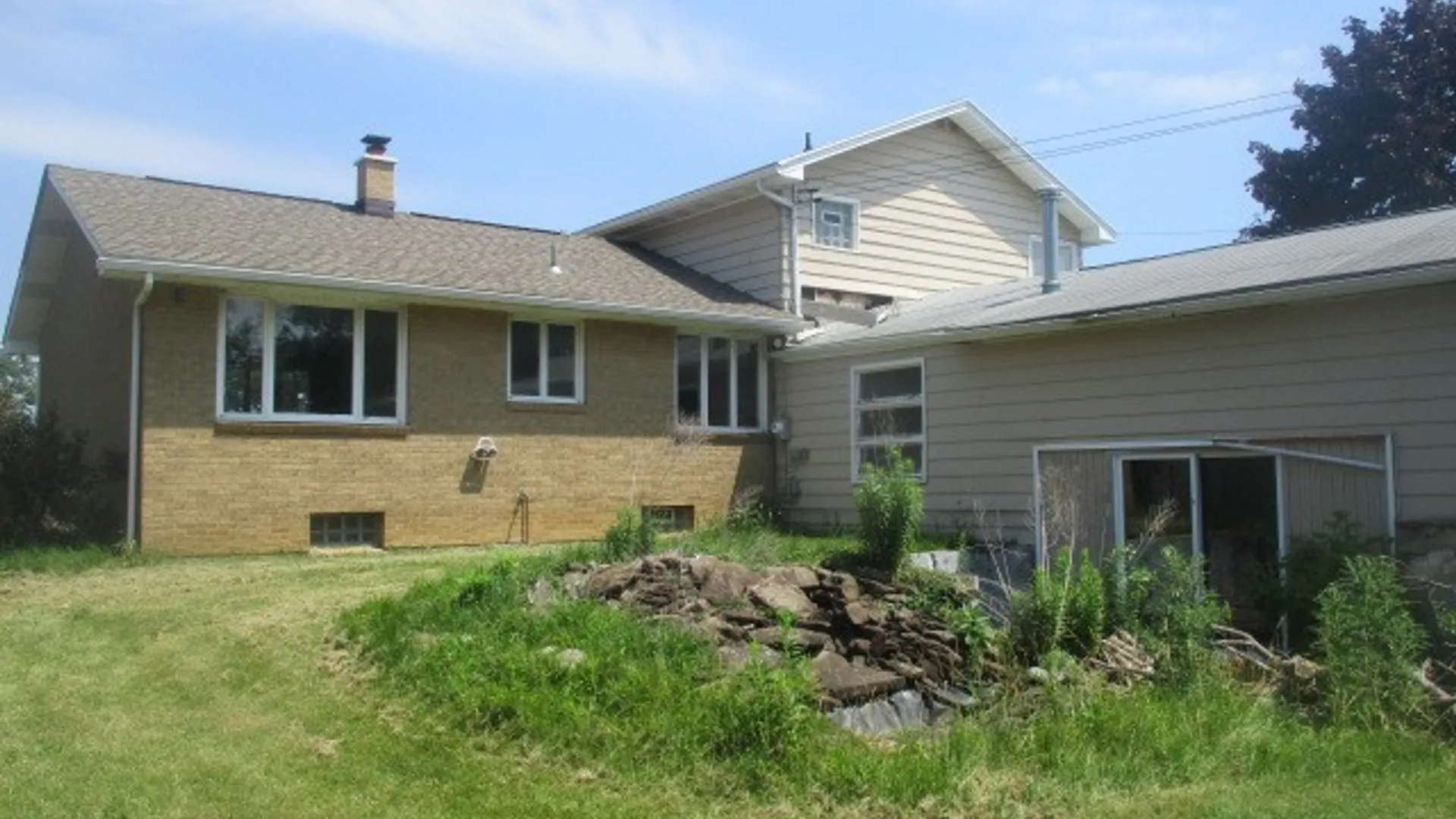 Property at 4225 E Frontier Drive, Hamburg, NY 14219 2