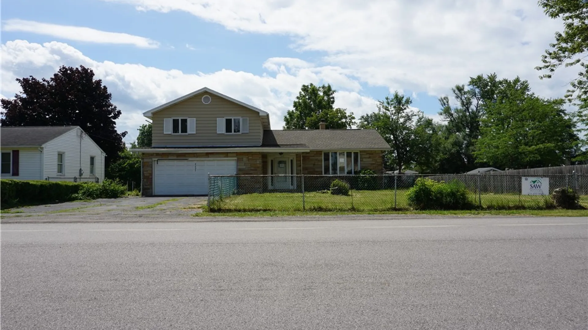Property at 4225 E Frontier Drive, Hamburg, NY 14219 3