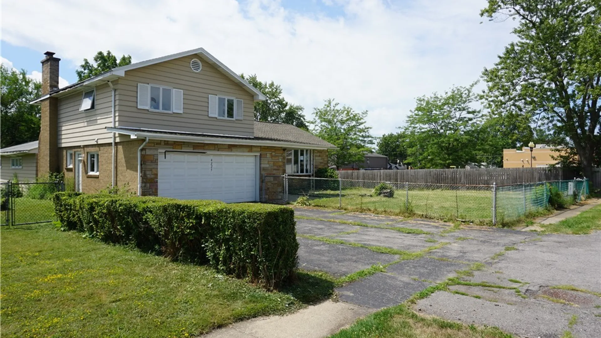 Property at 4225 E Frontier Drive, Hamburg, NY 14219 5