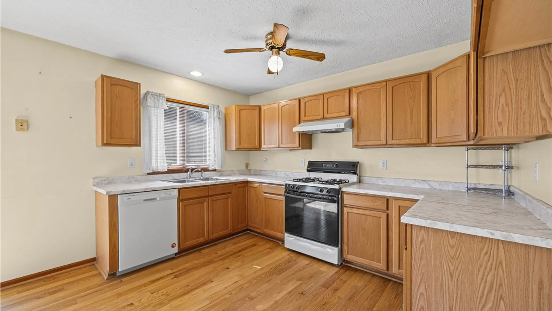 Property at 750 Close Circle, Webster, NY 14580 12