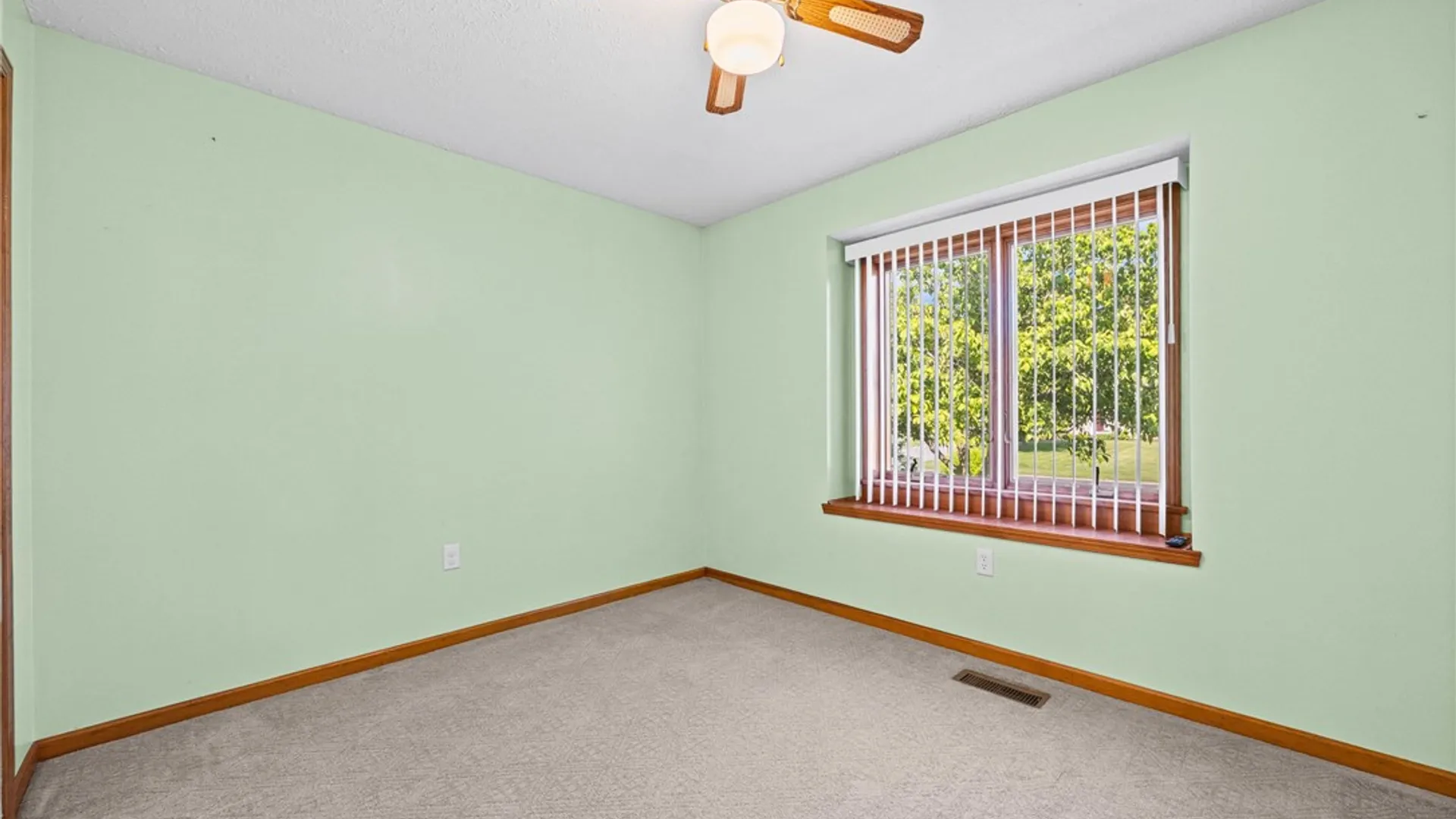 Property at 750 Close Circle, Webster, NY 14580 25