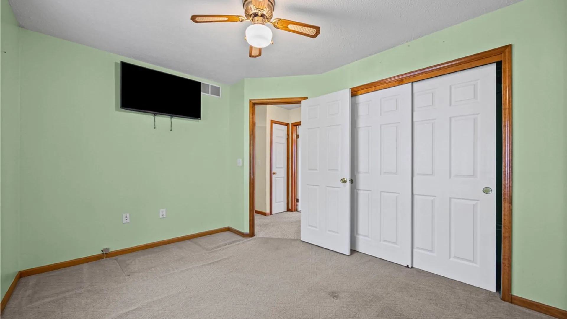 Property at 750 Close Circle, Webster, NY 14580 26