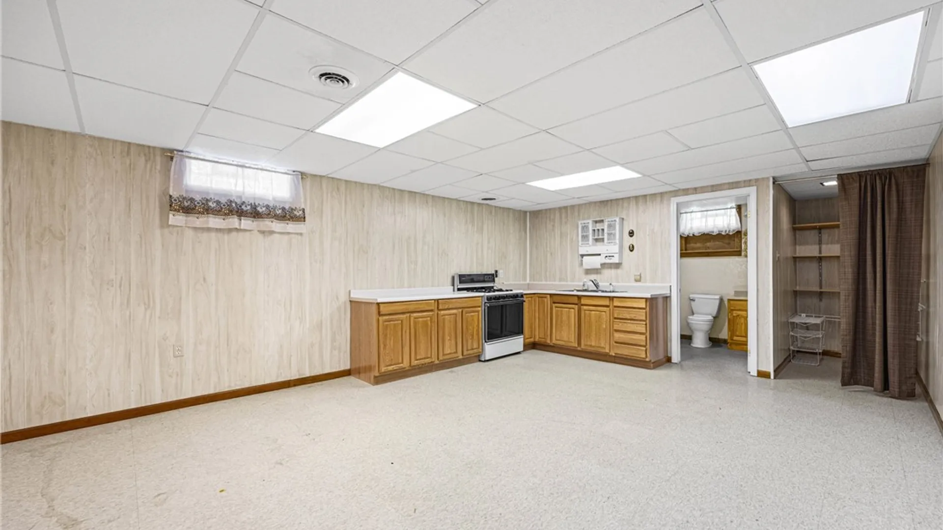 Property at 750 Close Circle, Webster, NY 14580 32