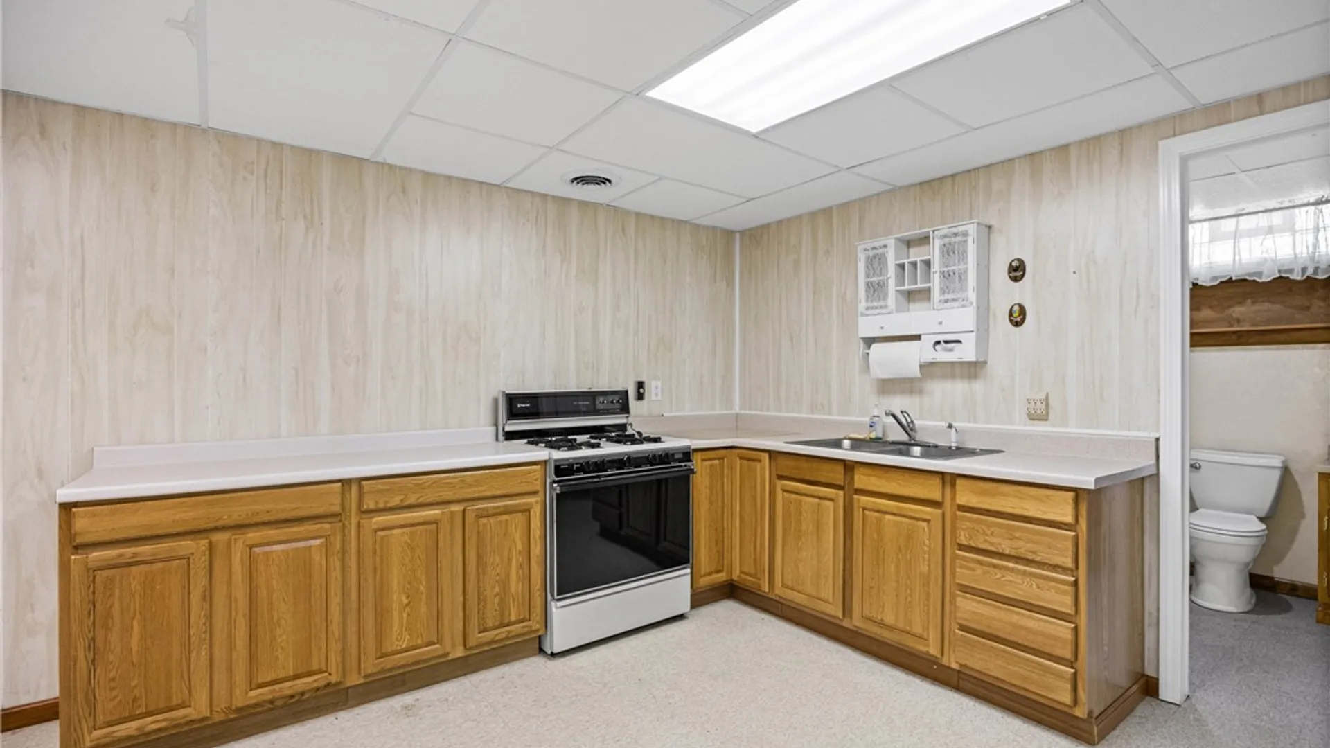 Property at 750 Close Circle, Webster, NY 14580 37
