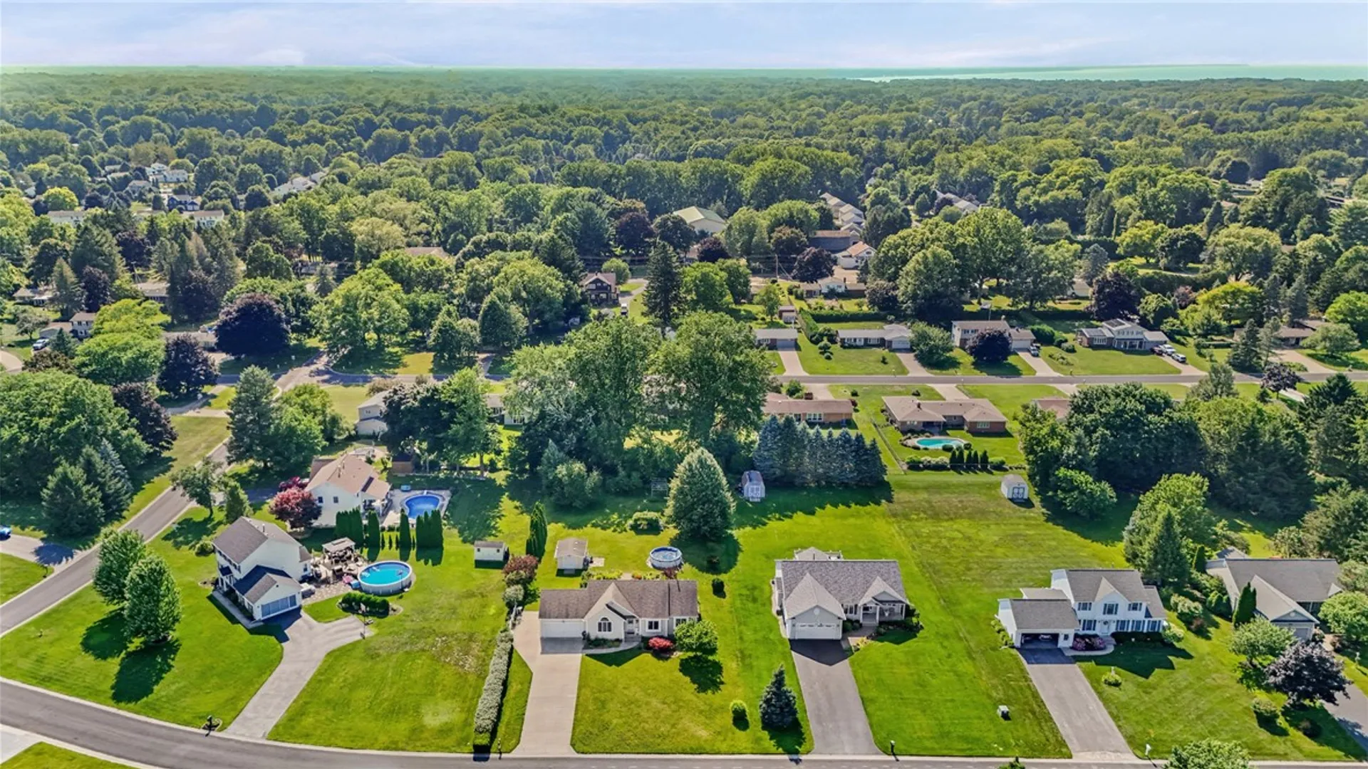 Property at 750 Close Circle, Webster, NY 14580 44