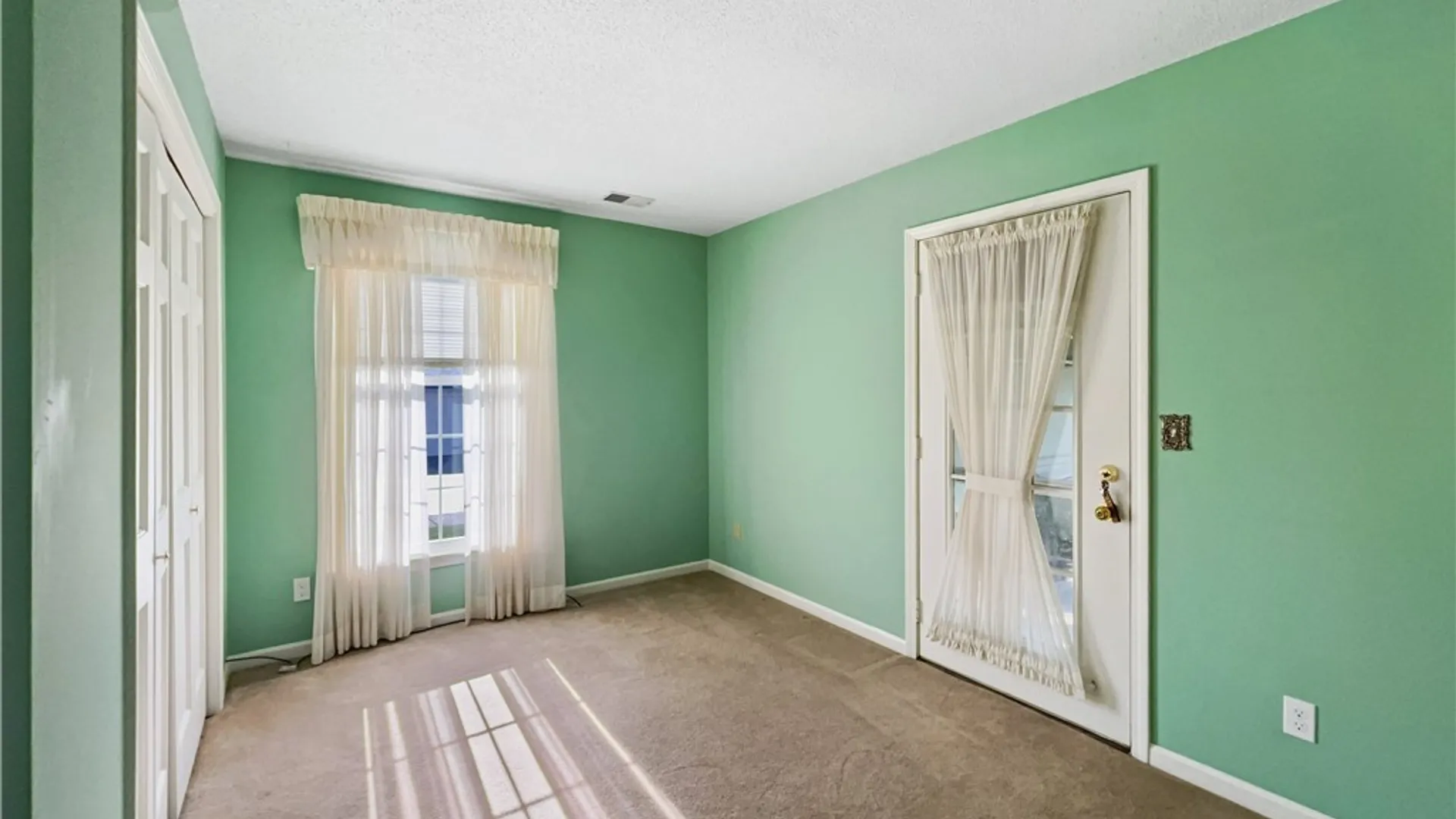 Property at 640 Youngs Road, Amherst, NY 14221 23
