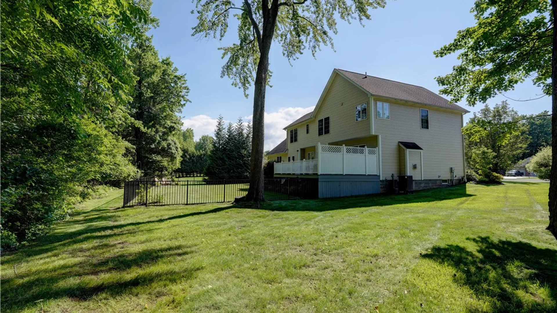 Property at 992 La Quinta Drive, Webster, NY 14580 46
