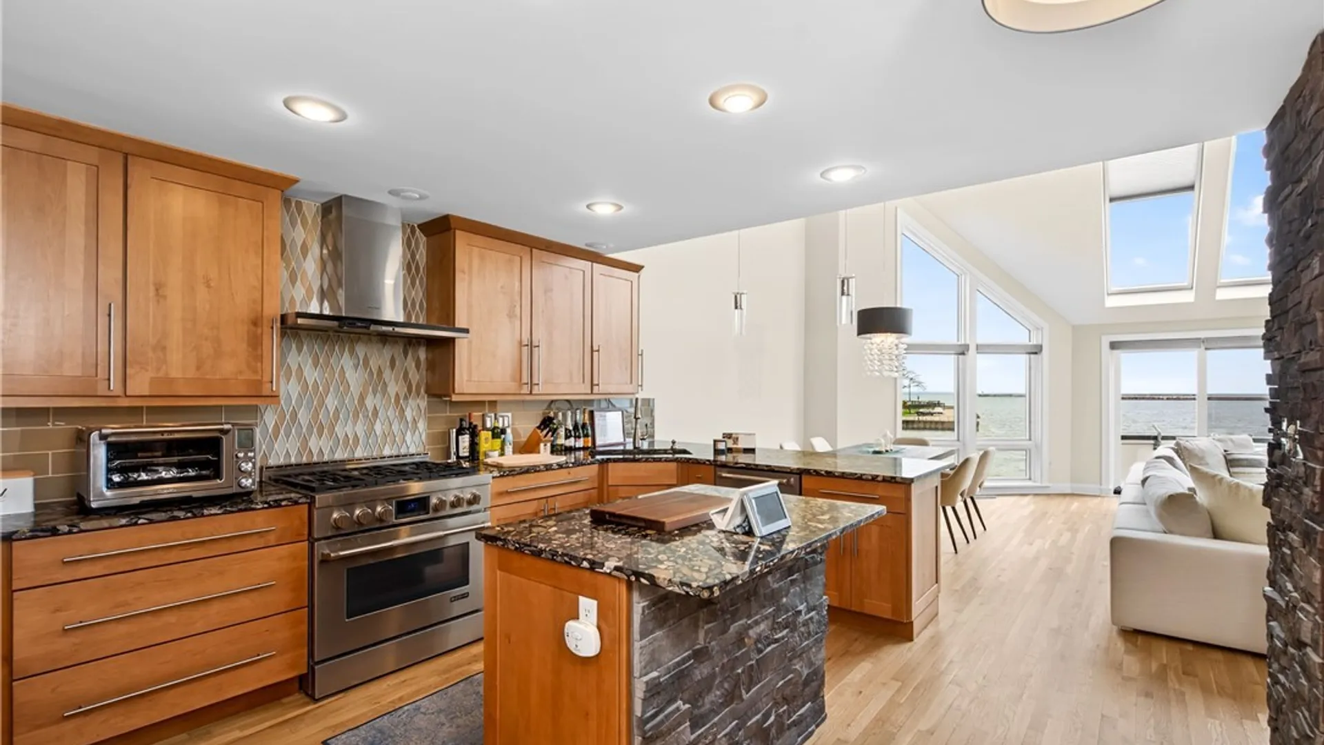 Property at 36 Harbour Point, Buffalo, NY 14202 4