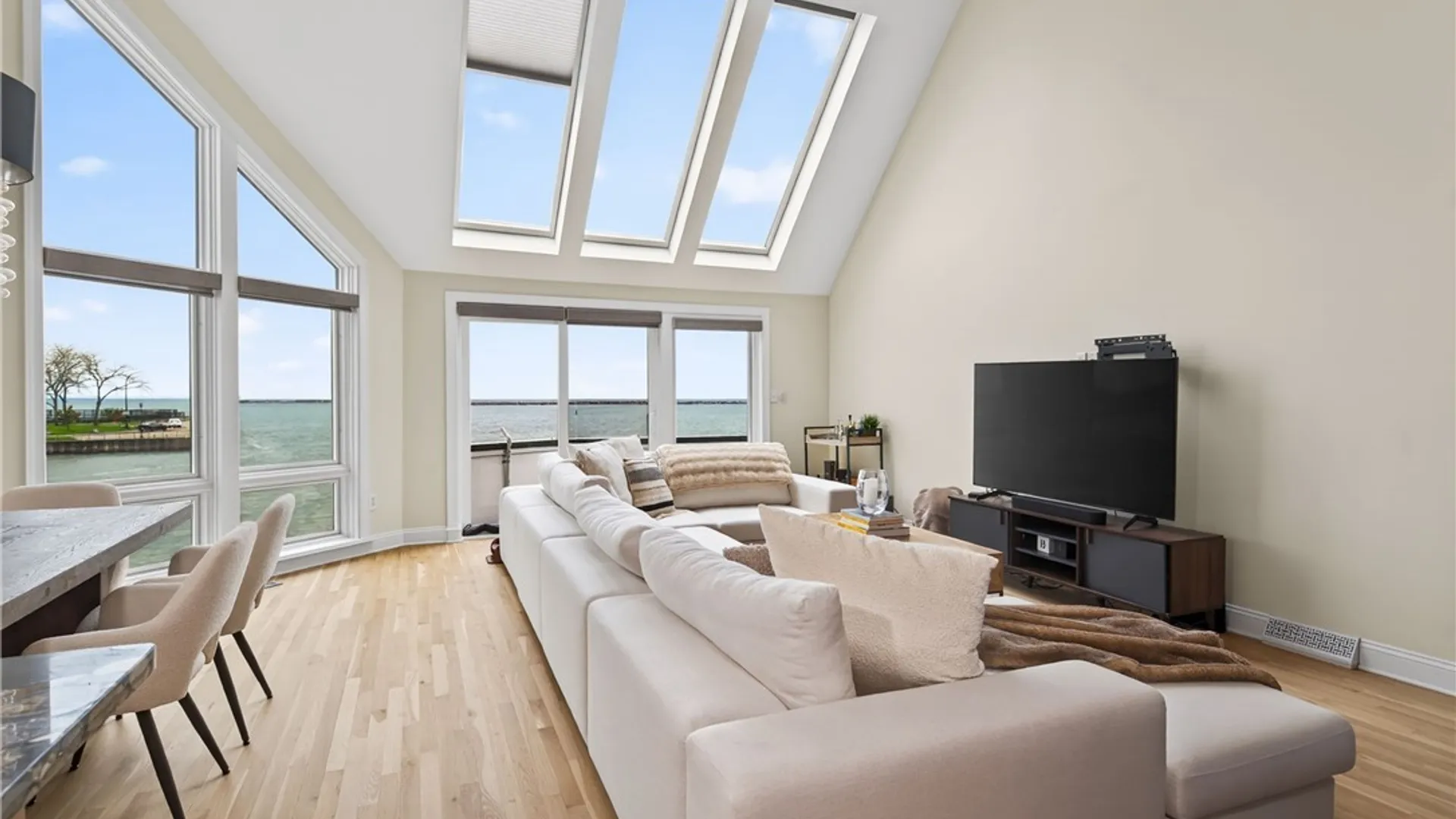 Property at 36 Harbour Point, Buffalo, NY 14202 6