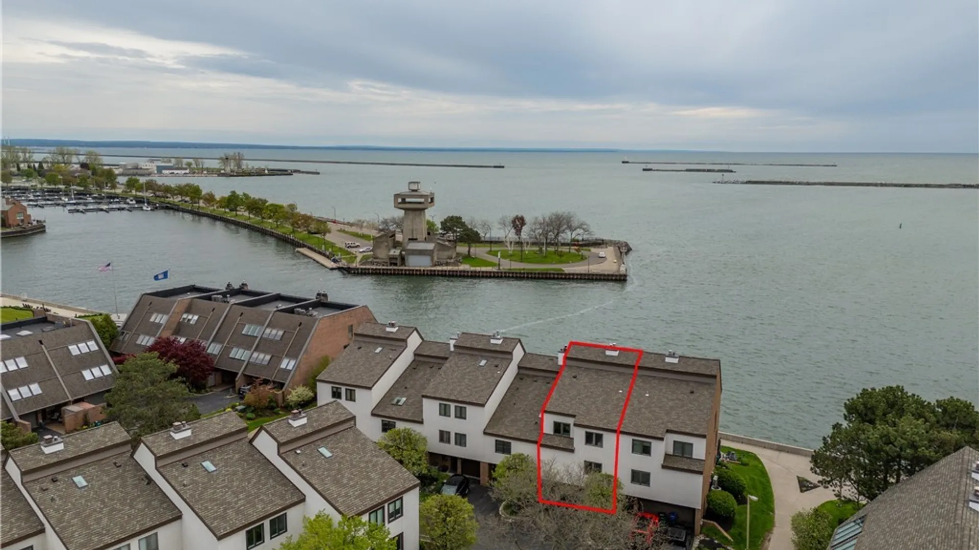 Property at 36 Harbour Point, Buffalo, NY 14202 28