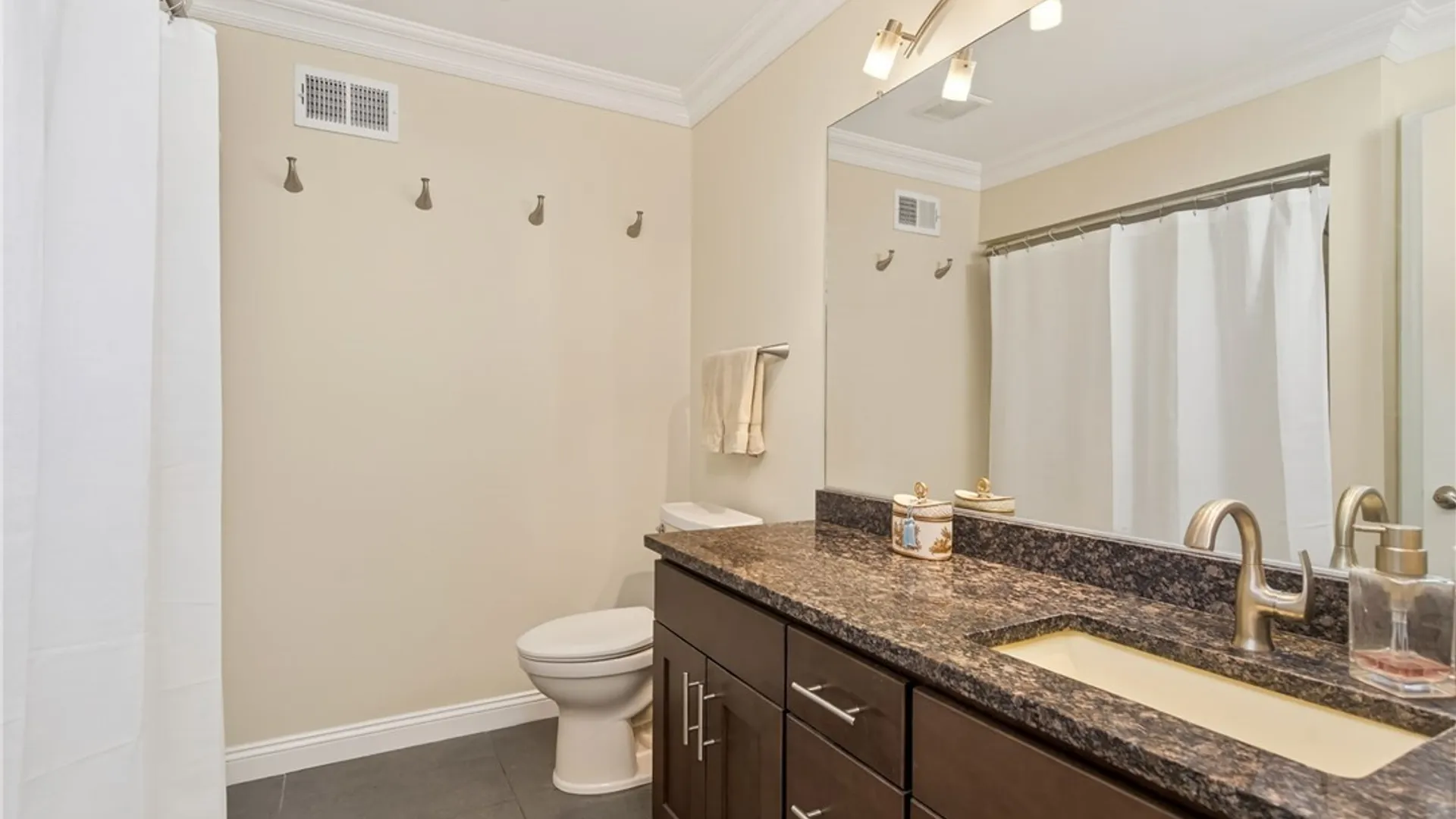 Property at 36 Harbour Point, Buffalo, NY 14202 16