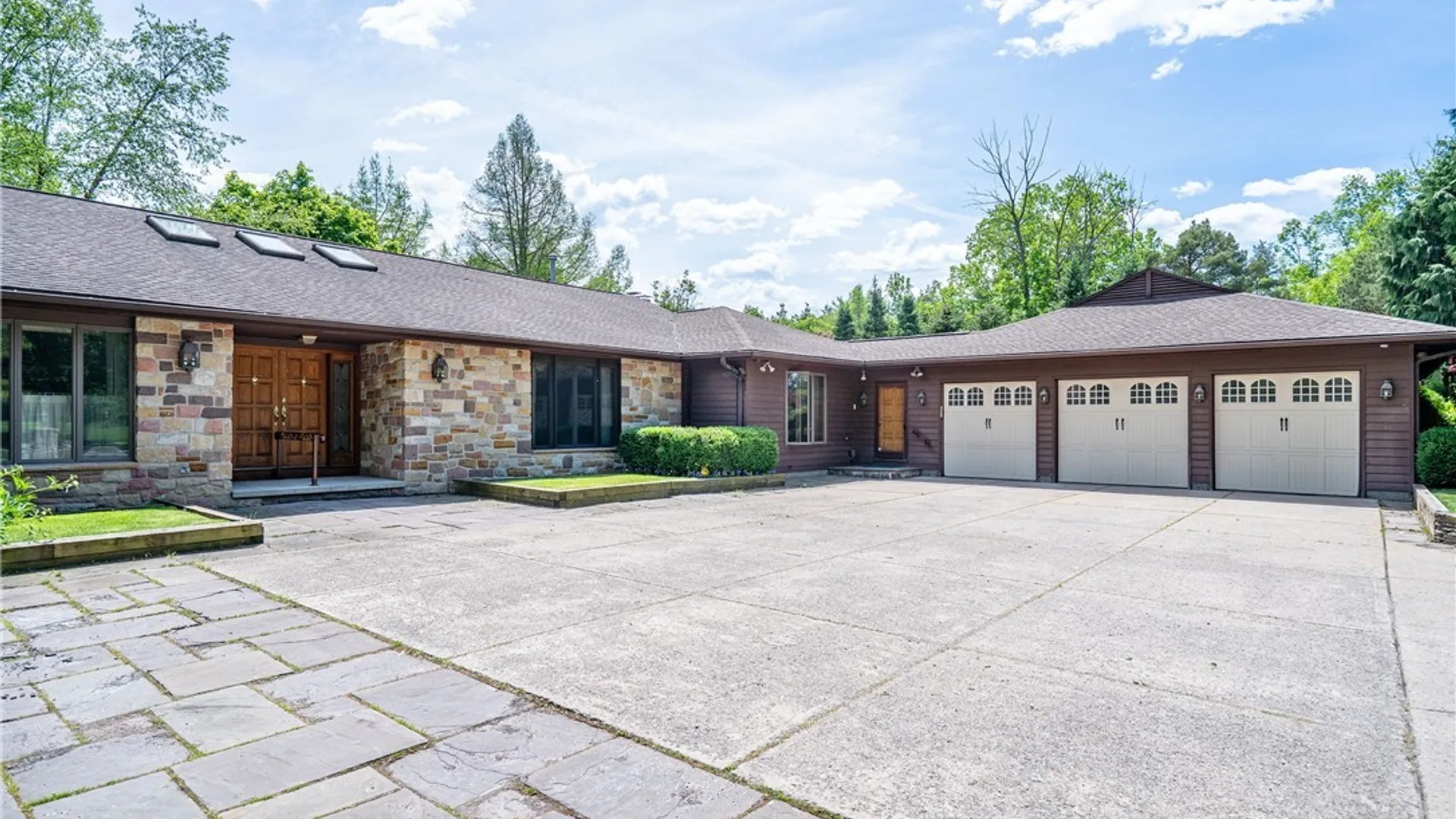 Property at 45 Red Wing Court, Amherst, NY 14051 2