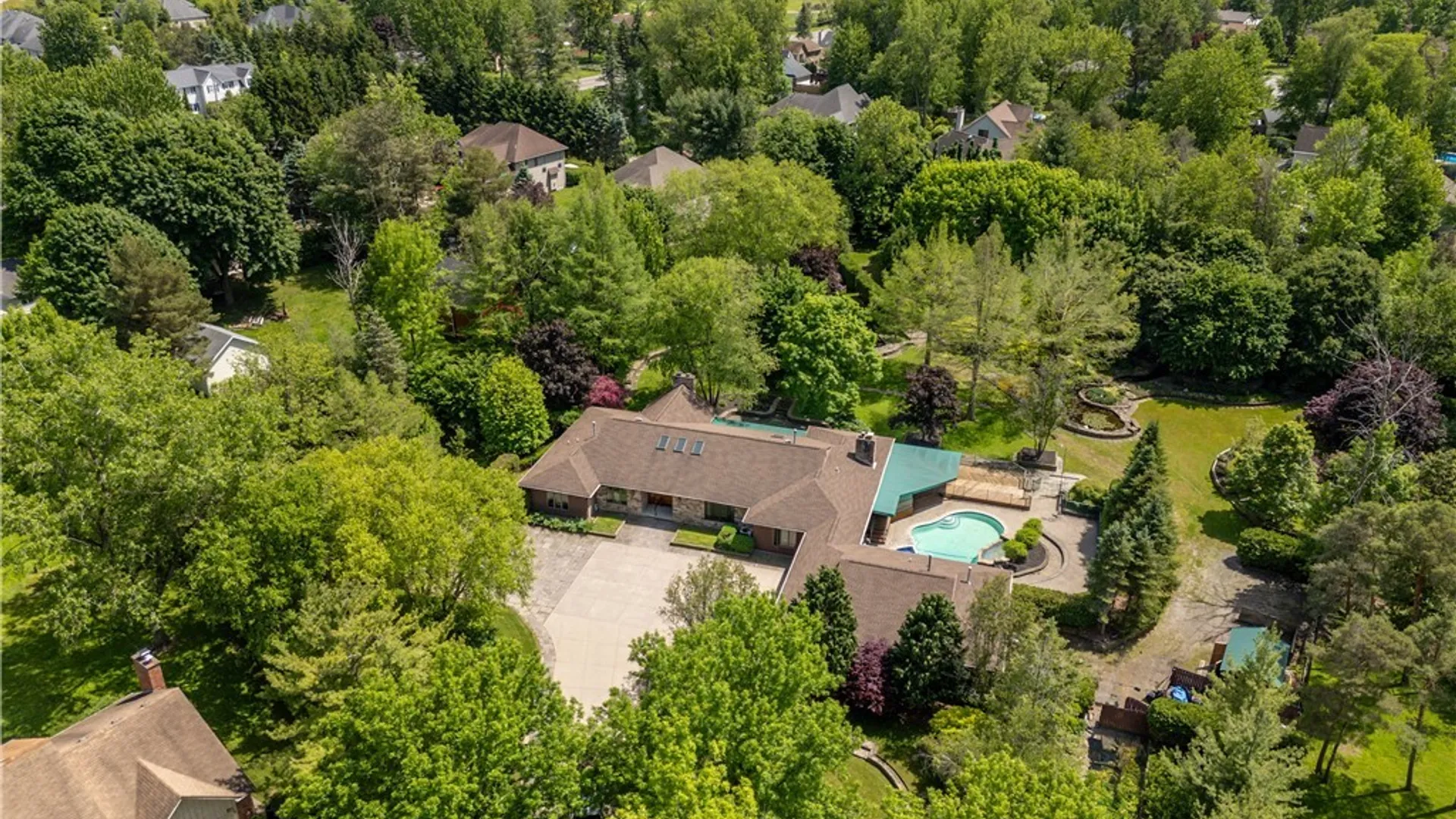Property at 45 Red Wing Court, Amherst, NY 14051 3