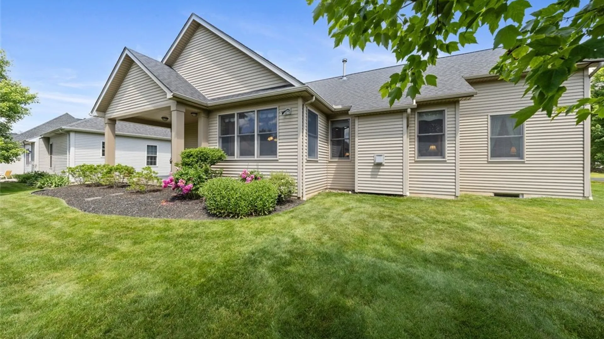 Property at 29 Brantley Way, Perinton, NY 14526 36