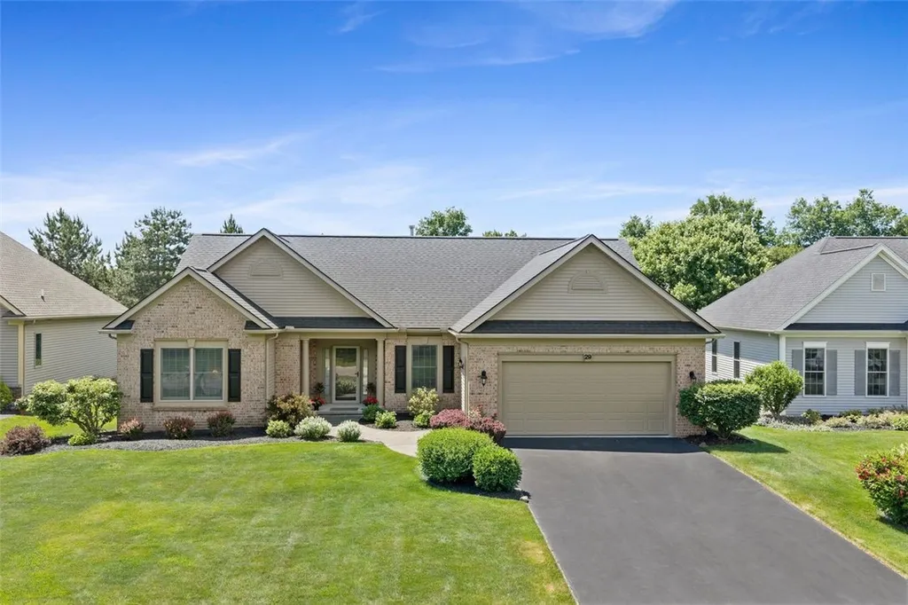 Property at 29 Brantley Way, Perinton, NY 14526