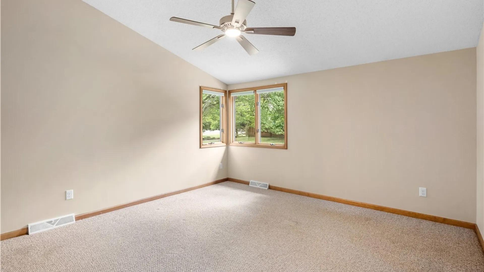 Property at 425 Robin Road, Amherst, NY 14228 14