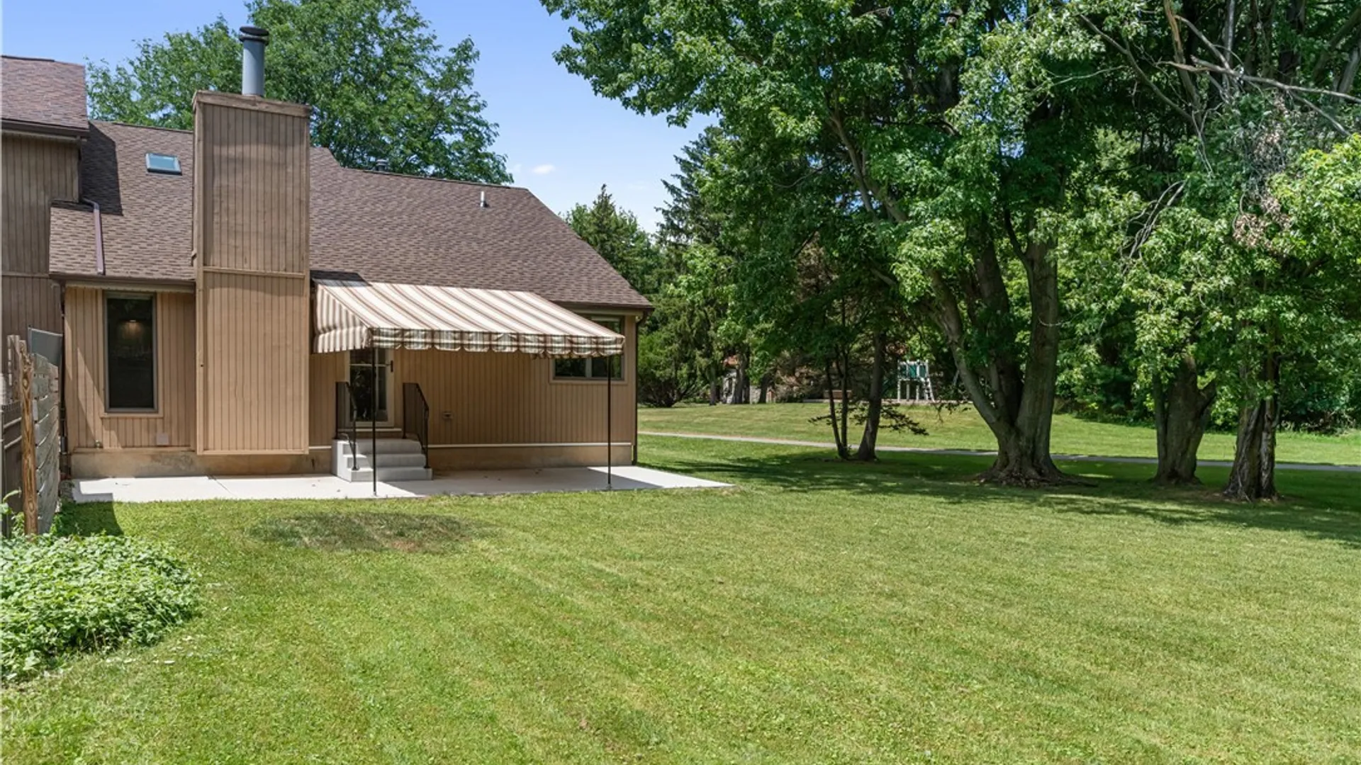 Property at 425 Robin Road, Amherst, NY 14228 25