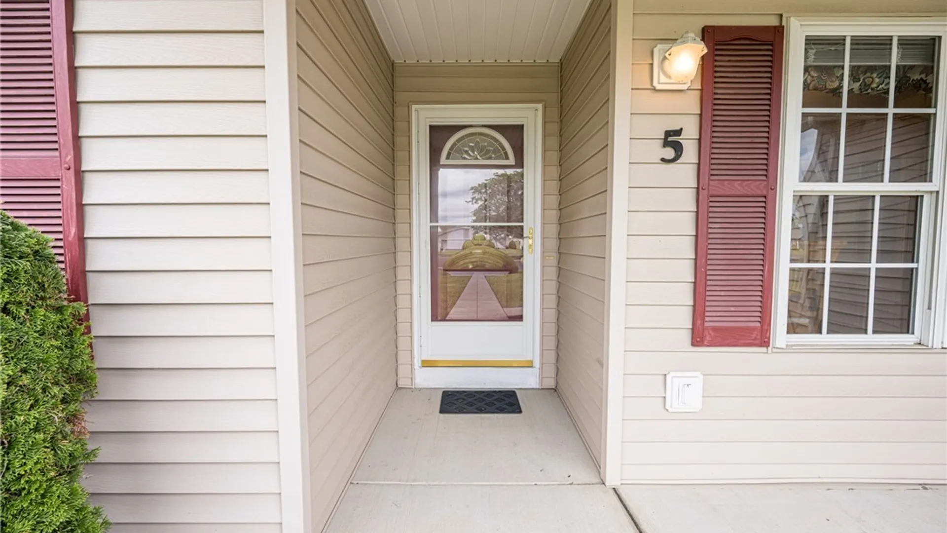 Property at 5 Alexander Parkway, Pendleton, NY 14120 3