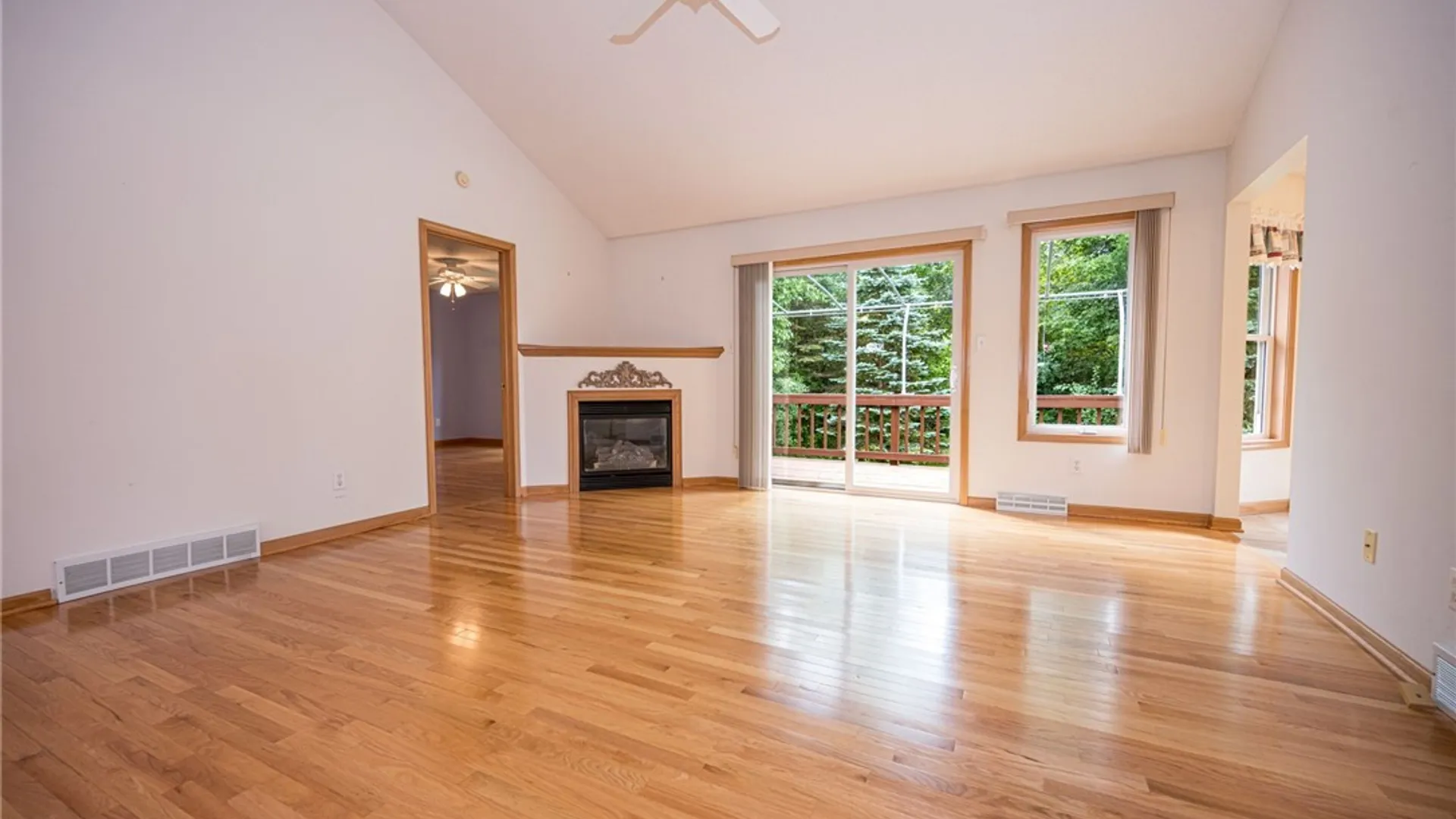 Property at 5 Alexander Parkway, Pendleton, NY 14120 7