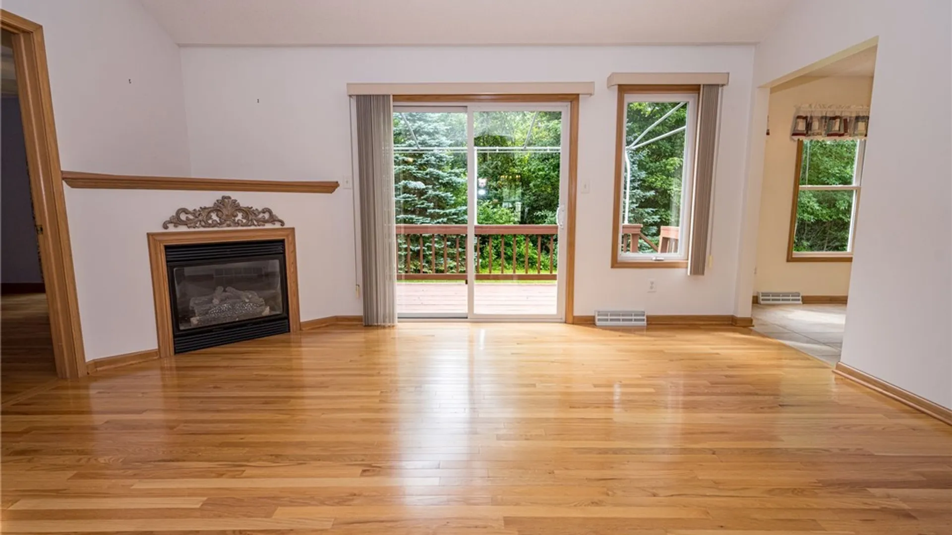 Property at 5 Alexander Parkway, Pendleton, NY 14120 8
