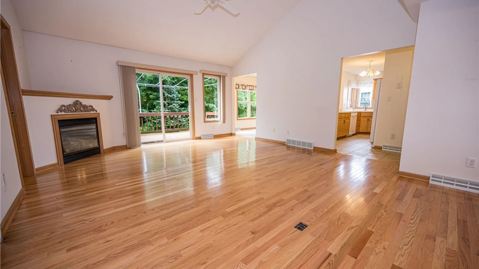 Property at 5 Alexander Parkway, Pendleton, NY 14120 10