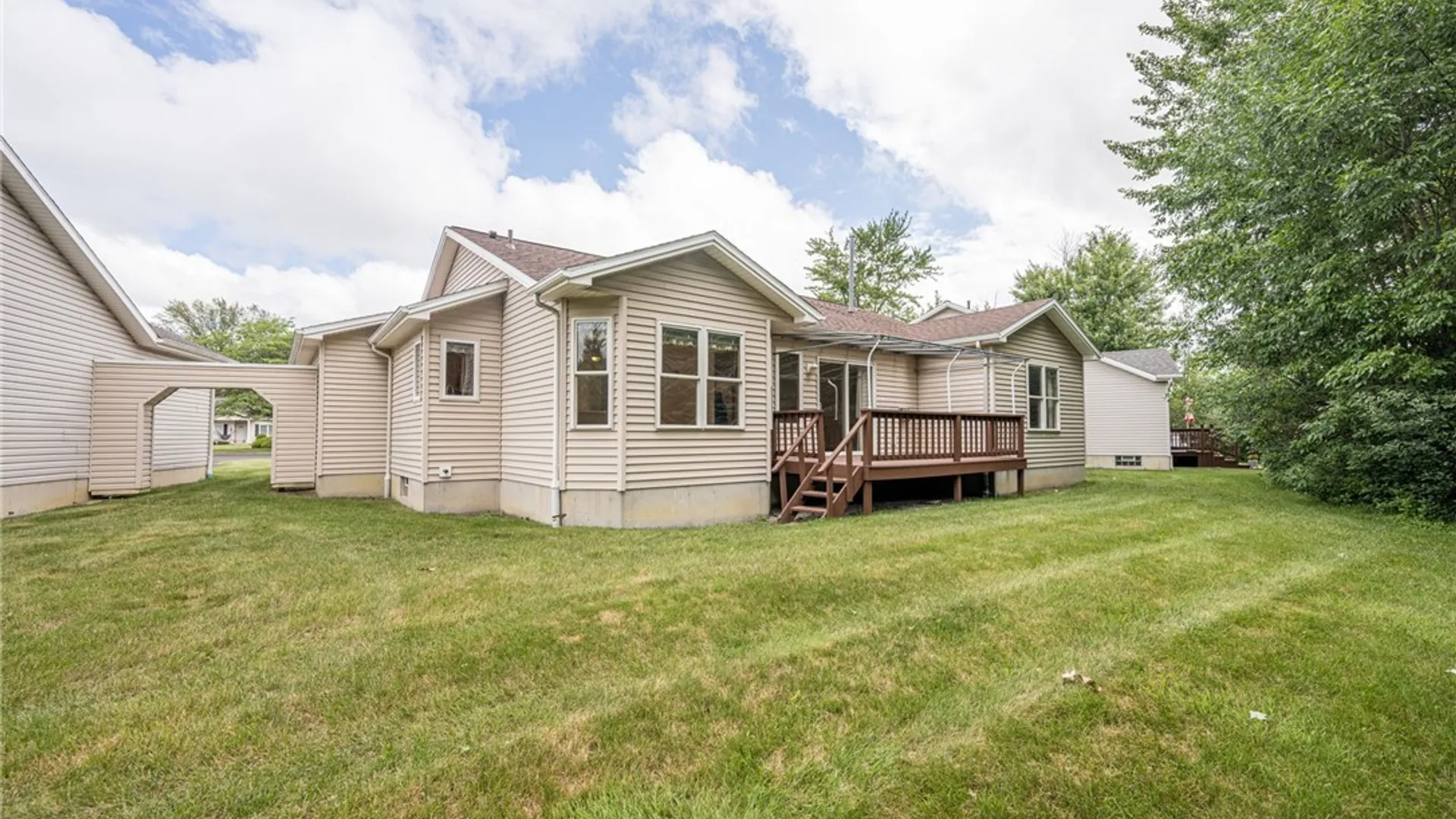 Property at 5 Alexander Parkway, Pendleton, NY 14120 38