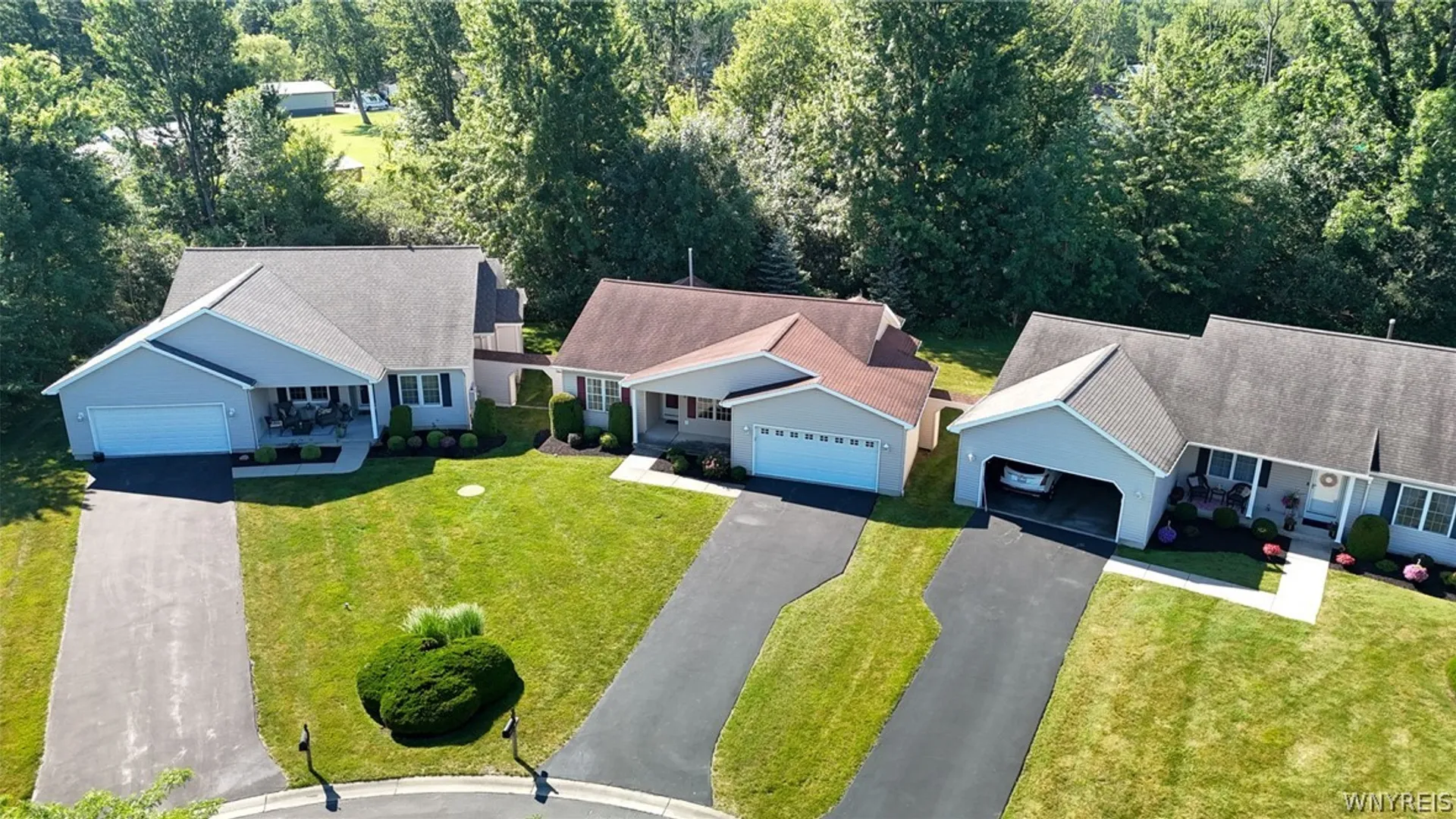Property at 5 Alexander Parkway, Pendleton, NY 14120 45
