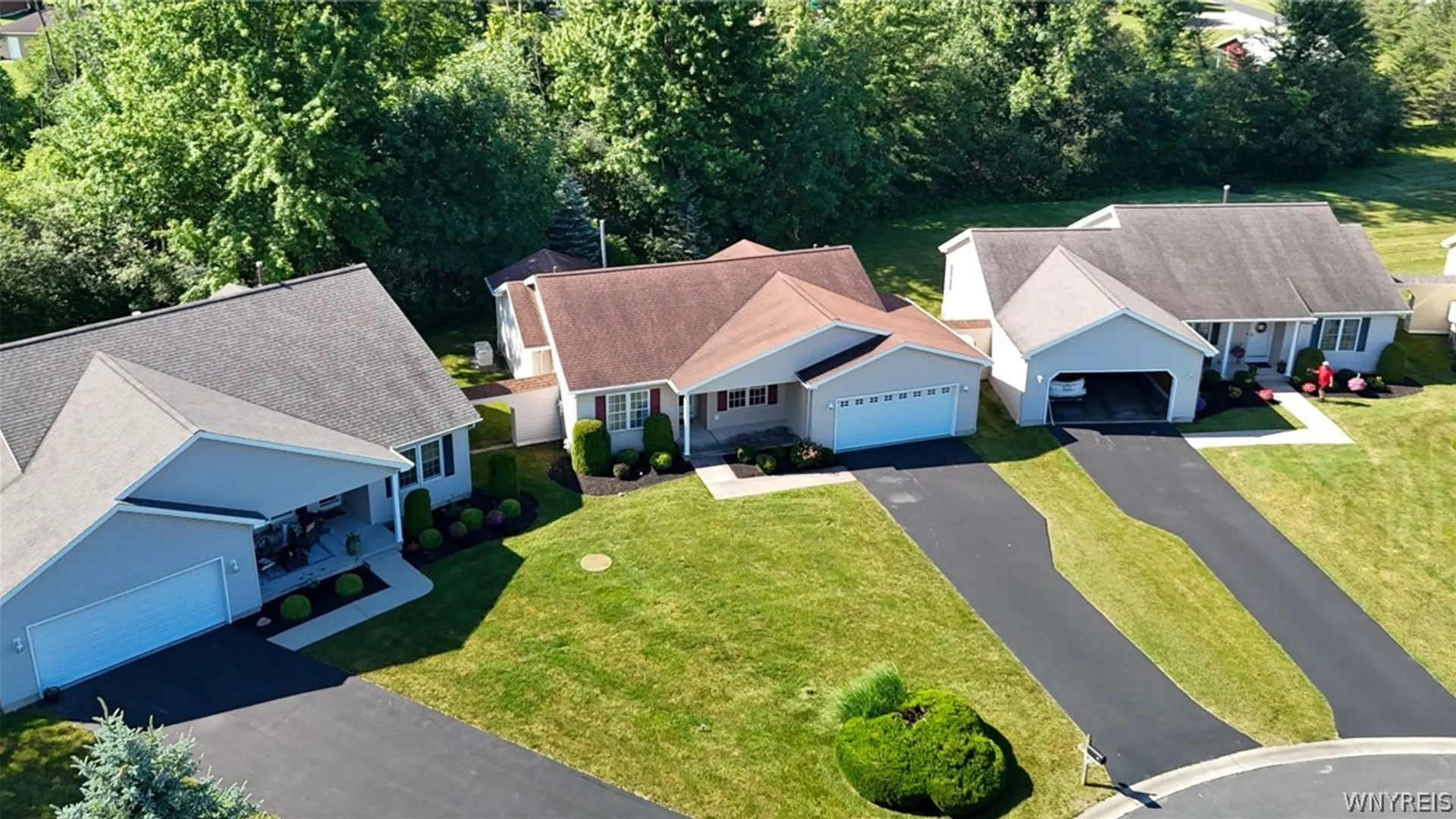 Property at 5 Alexander Parkway, Pendleton, NY 14120 46