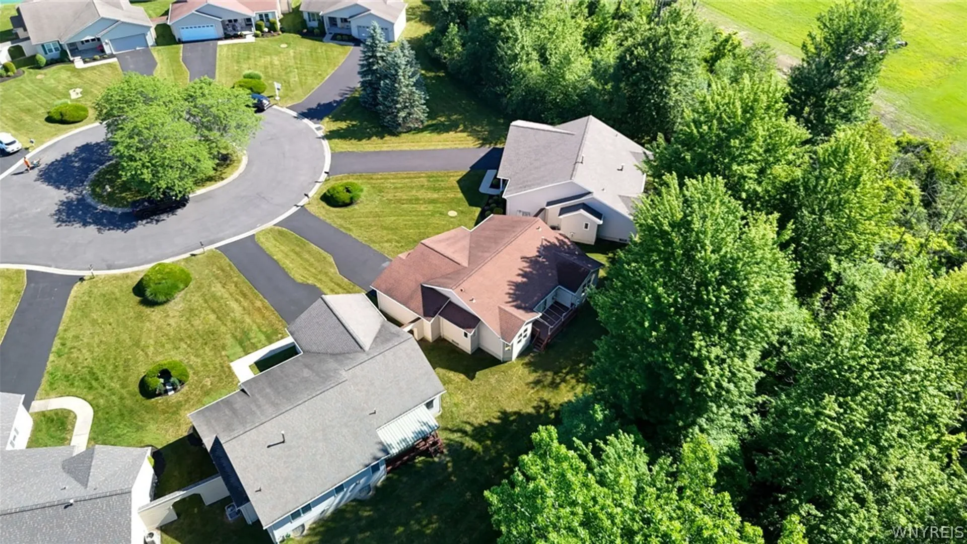 Property at 5 Alexander Parkway, Pendleton, NY 14120 48