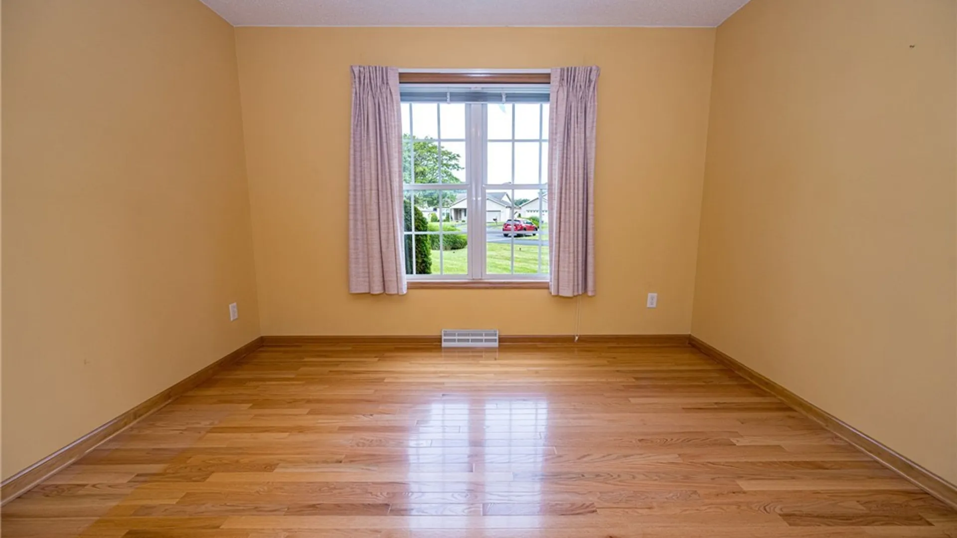Property at 5 Alexander Parkway, Pendleton, NY 14120 23