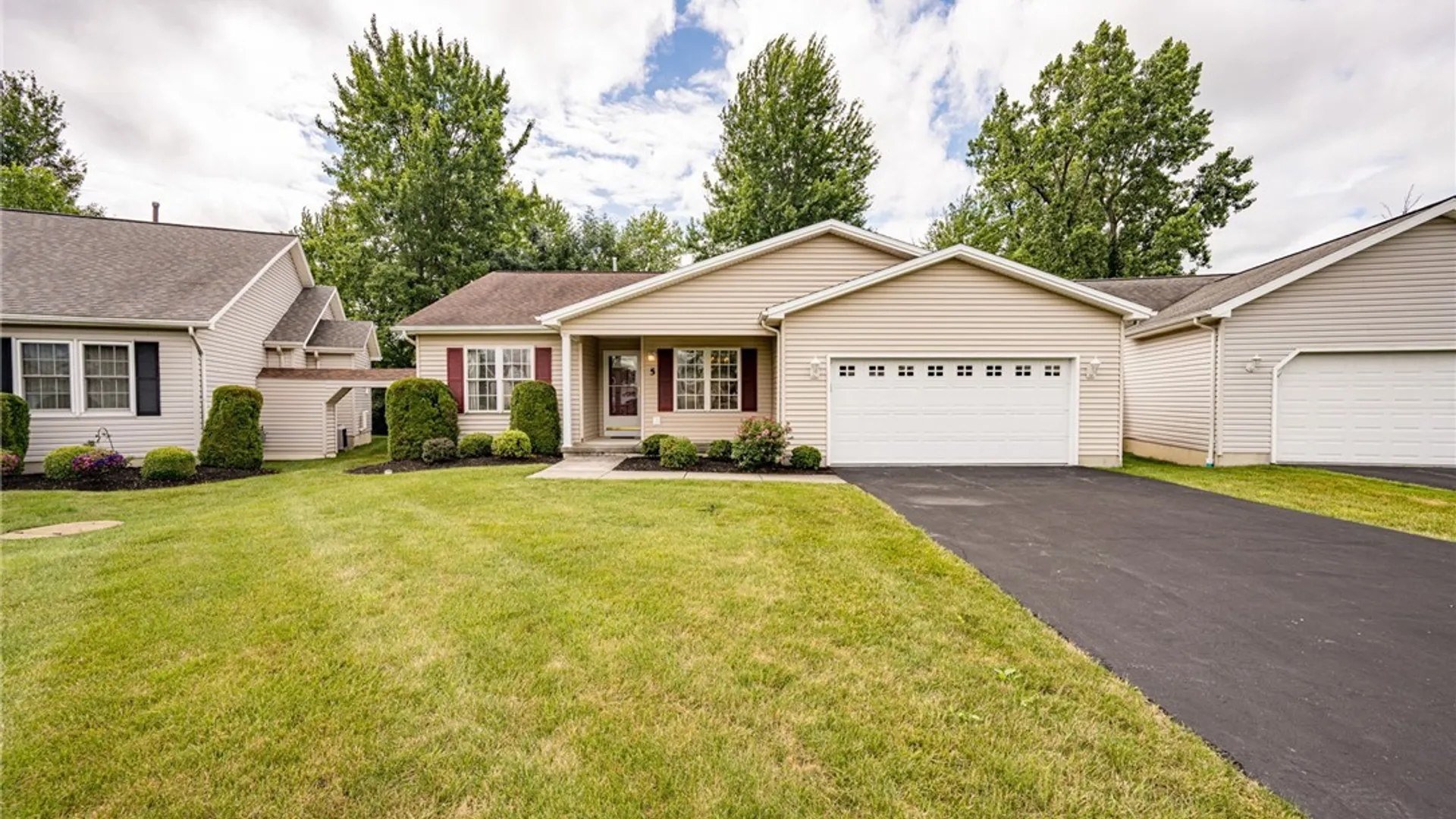 Property at 5 Alexander Parkway, Pendleton, NY 14120 2