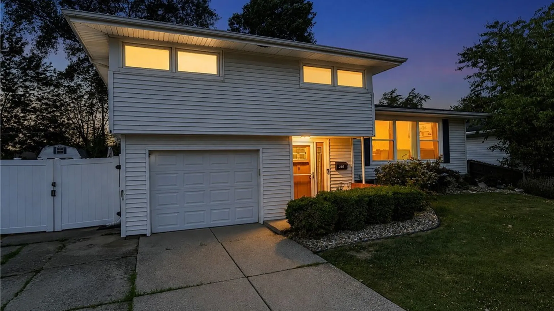 Property at 270 Greenhaven Terrace, Tonawanda, NY 14150 2