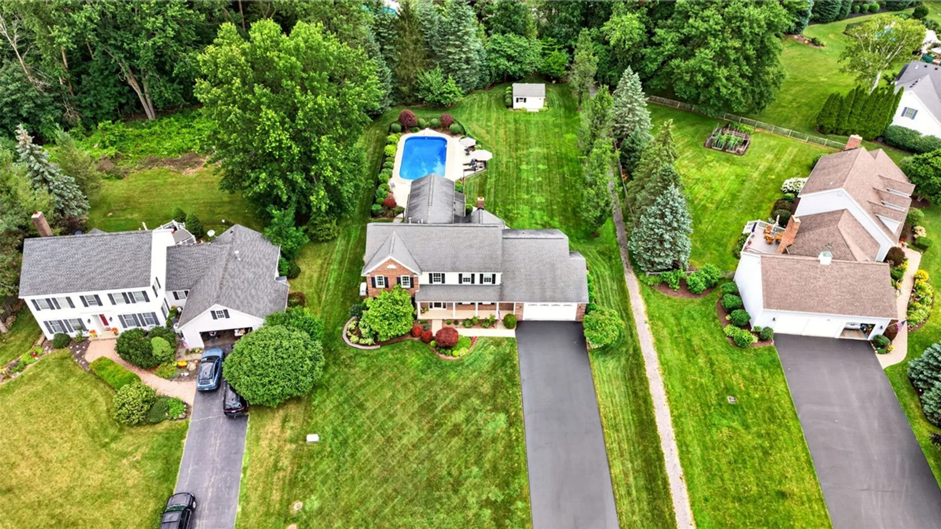 Property at 3 Farm Field Lane, Pittsford, NY 14534 3