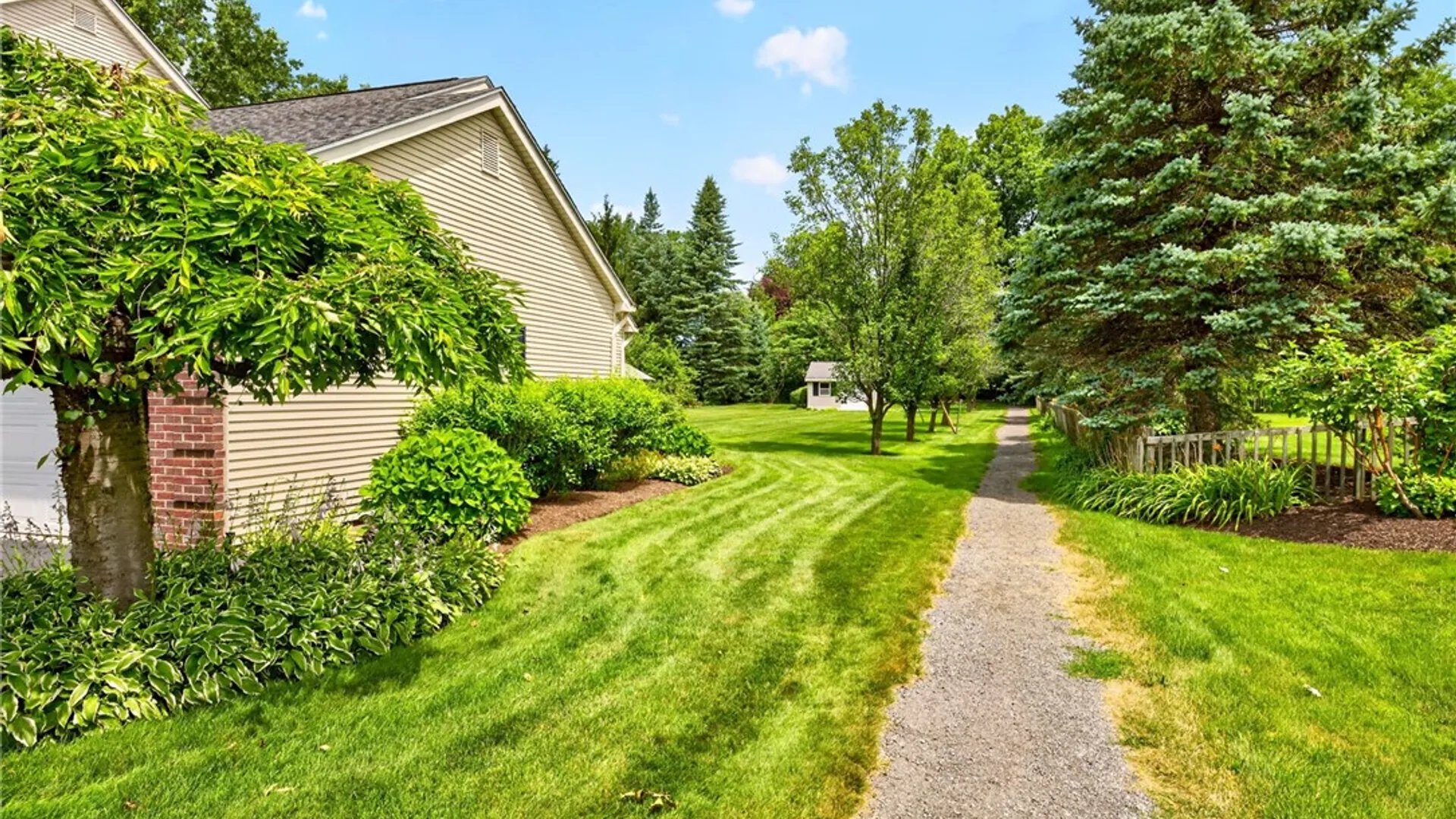 Property at 3 Farm Field Lane, Pittsford, NY 14534 36