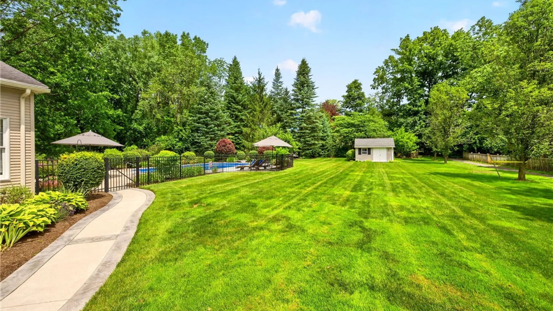 Property at 3 Farm Field Lane, Pittsford, NY 14534 38