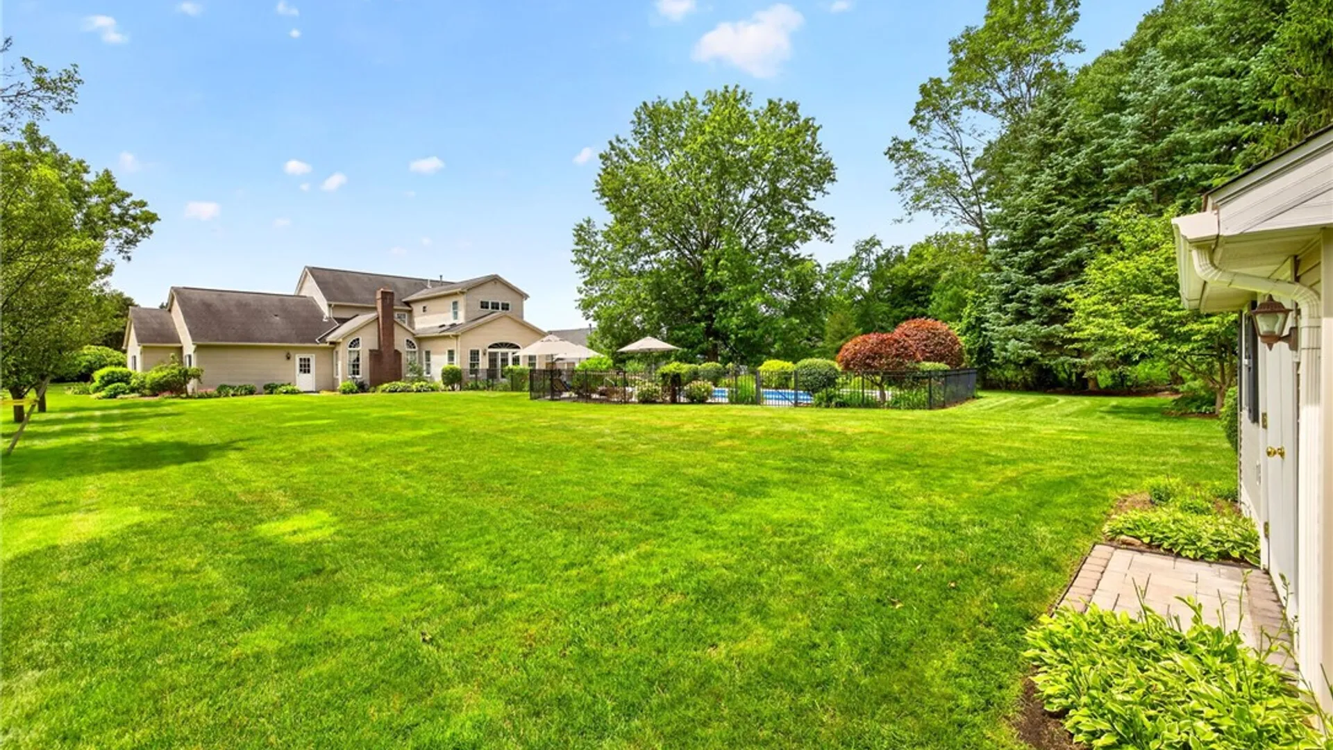 Property at 3 Farm Field Lane, Pittsford, NY 14534 39