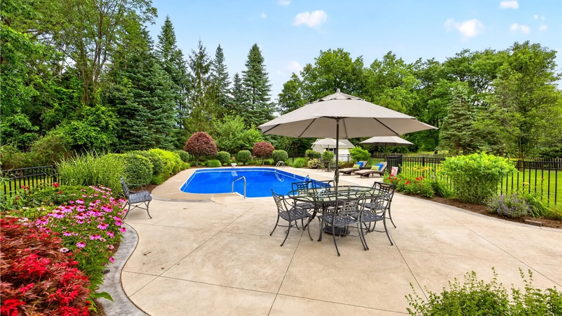 Property at 3 Farm Field Lane, Pittsford, NY 14534 41