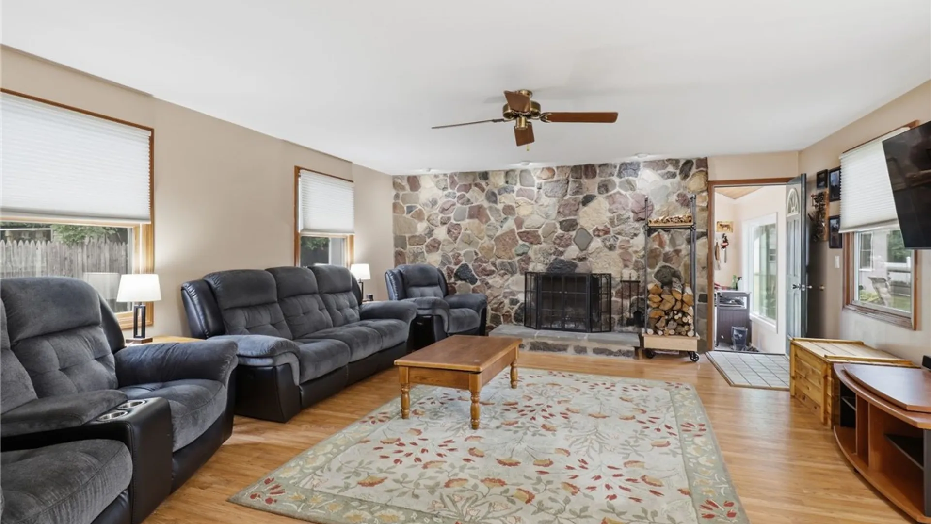 Property at 13 Lorraine Drive, Manchester, NY 14548 12