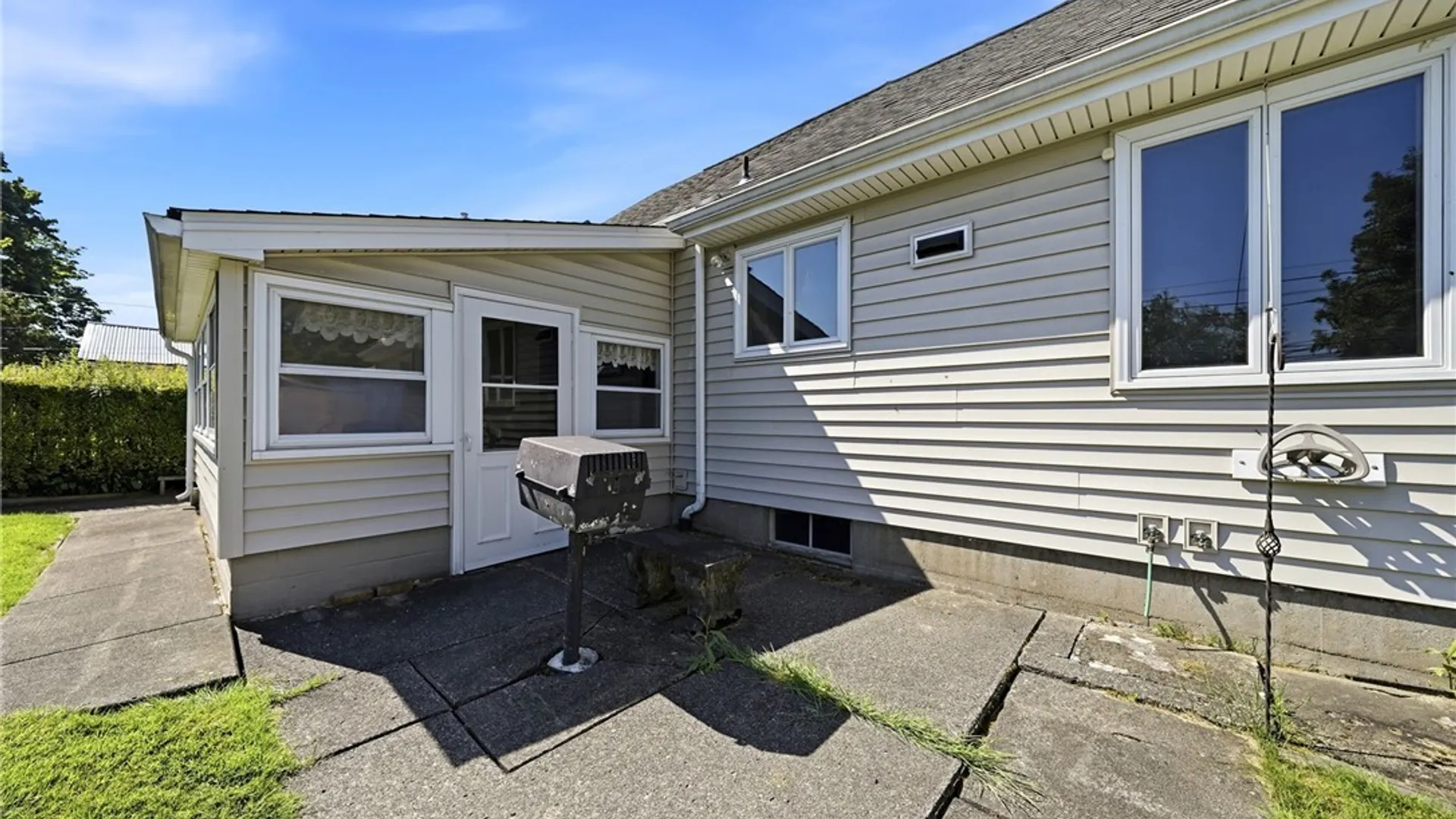 Property at 3311 Cox Drive, Hamburg, NY 14219 45