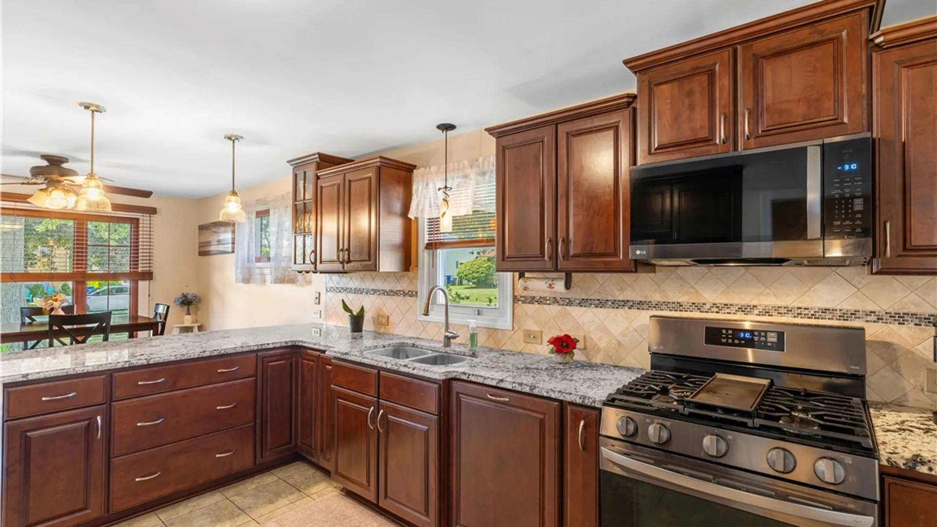 Property at 117 Emerald Drive, West Seneca, NY 14224 4