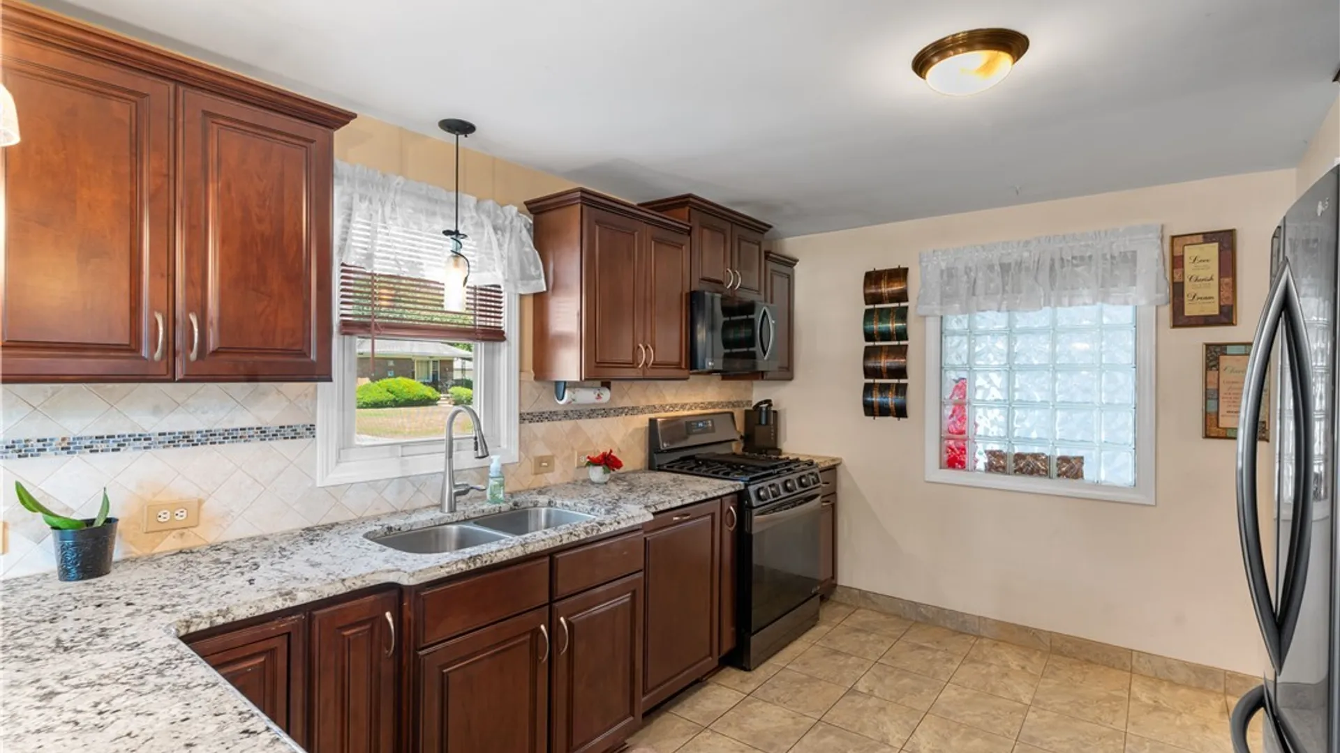 Property at 117 Emerald Drive, West Seneca, NY 14224 7