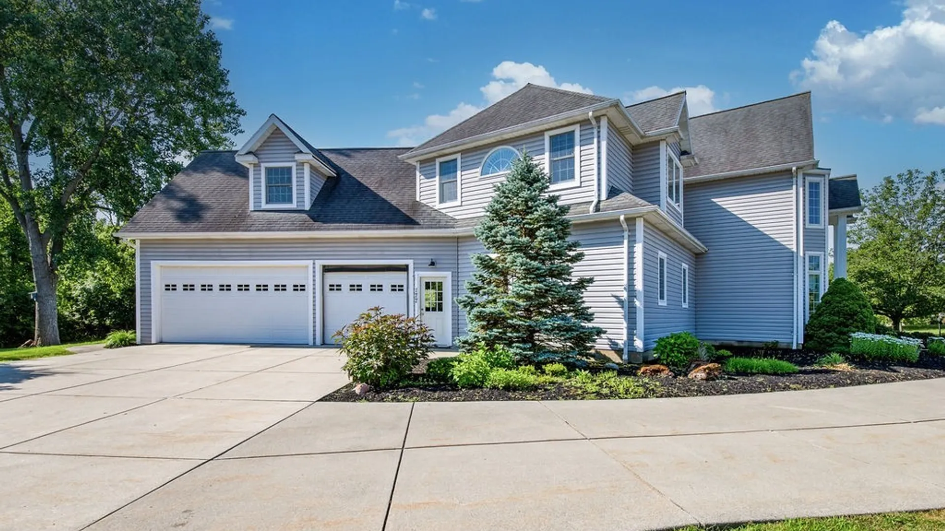 Property at 177 Promenade Lane, Amherst, NY 14221 2