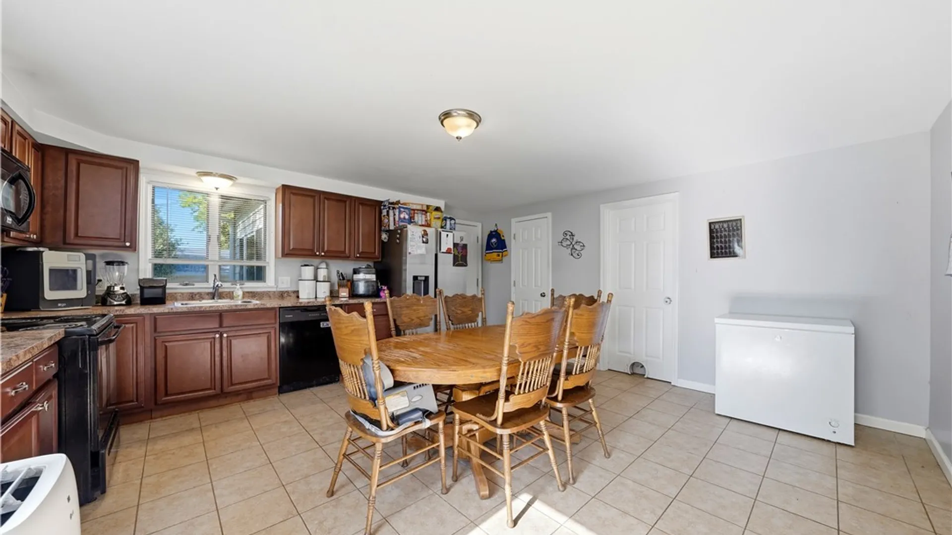 Property at 2487 Sylvan Place, Wheatfield, NY 14304 31