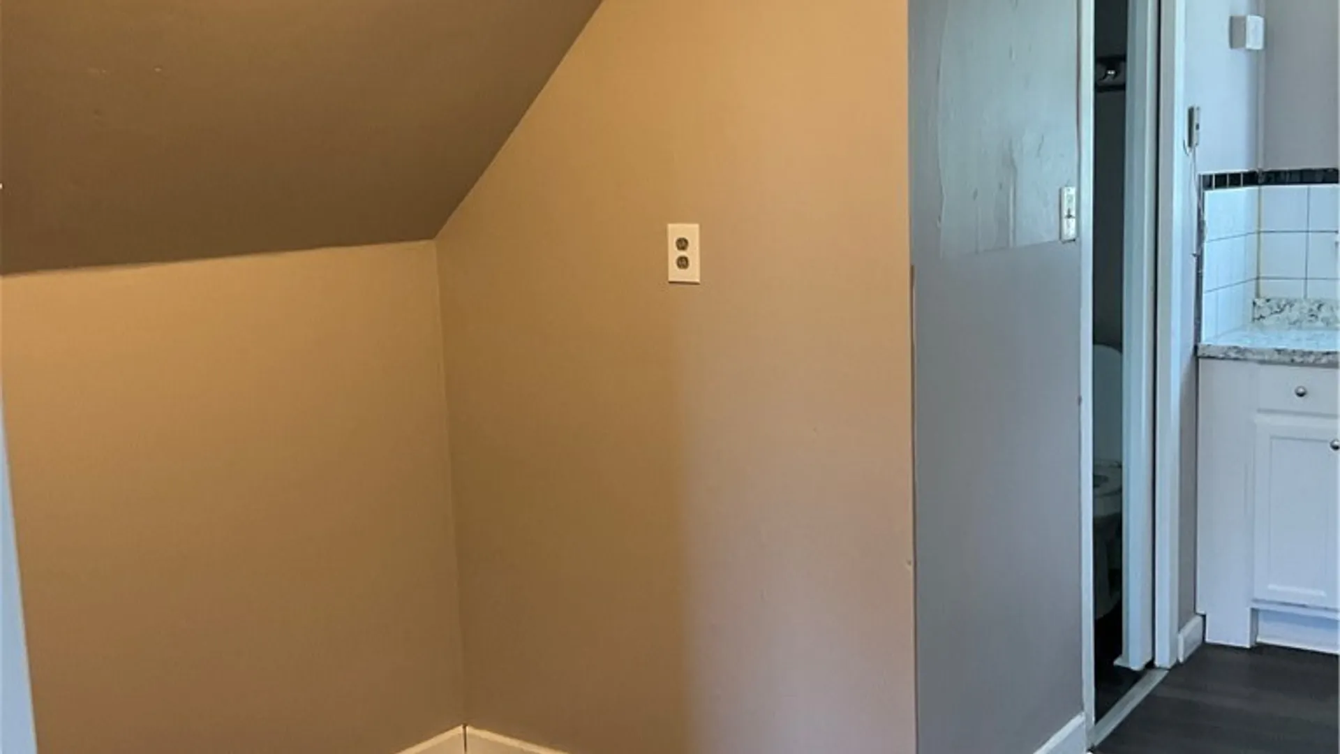 Property at 42 Princeton Place, Buffalo, NY 14210 5