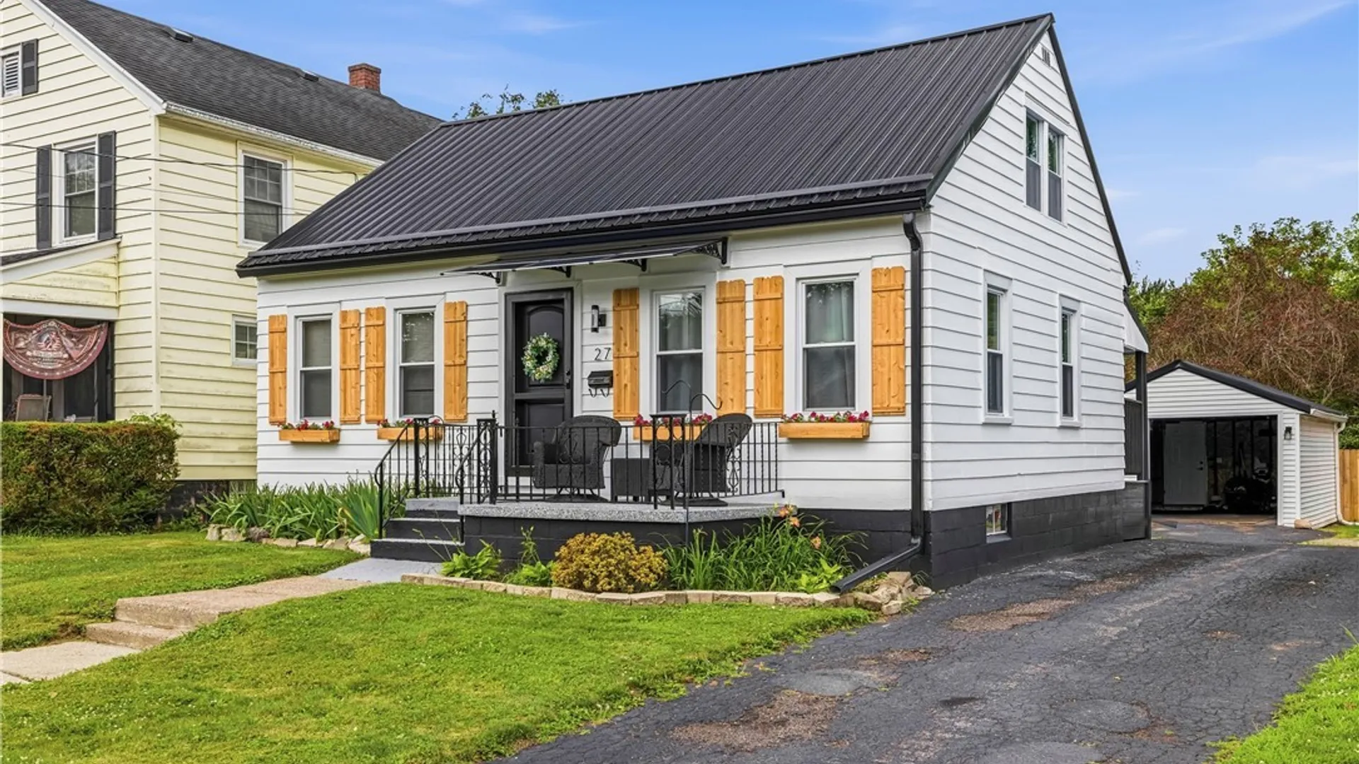 Property at 27 Hyde Park, Lockport City, NY 14094 3