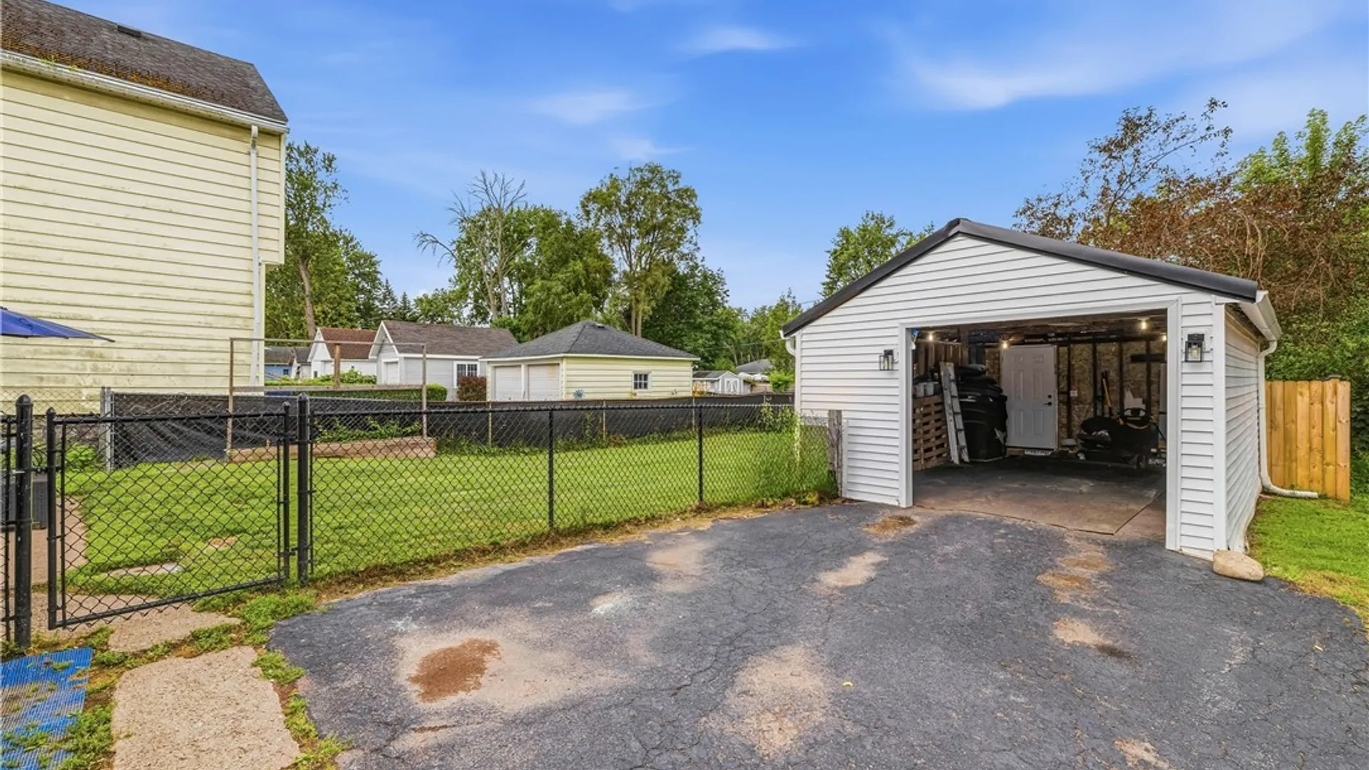 Property at 27 Hyde Park, Lockport City, NY 14094 4