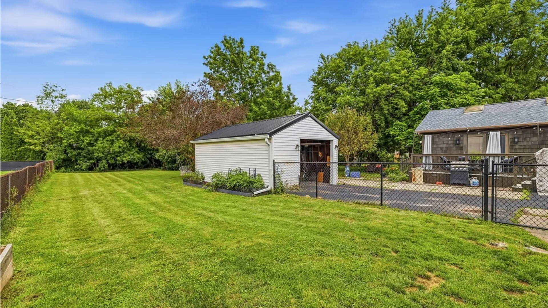 Property at 27 Hyde Park, Lockport City, NY 14094 8