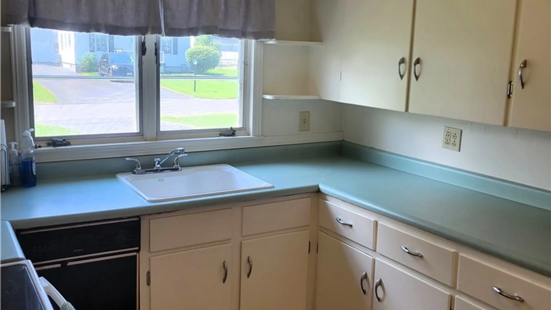 Property at 9 Melrose Parkway, Owasco, NY 13021 3