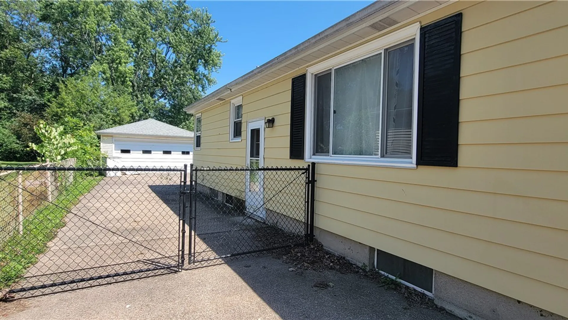 Property at 1251 94th Street, Niagara Falls, NY 14304 4